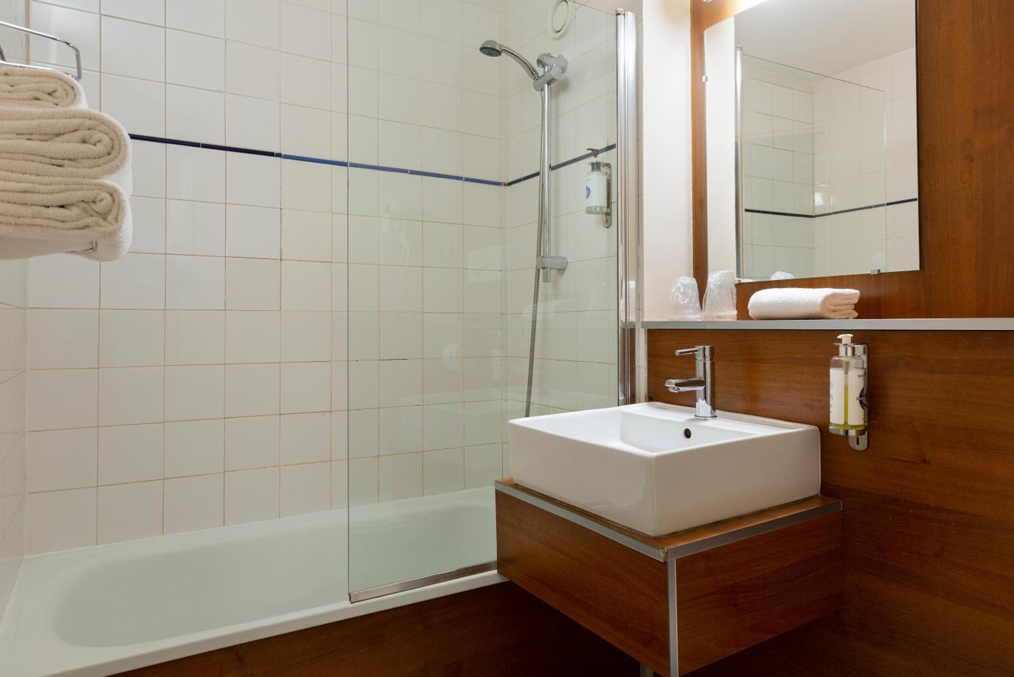 Double Room,1742655721:JPEG