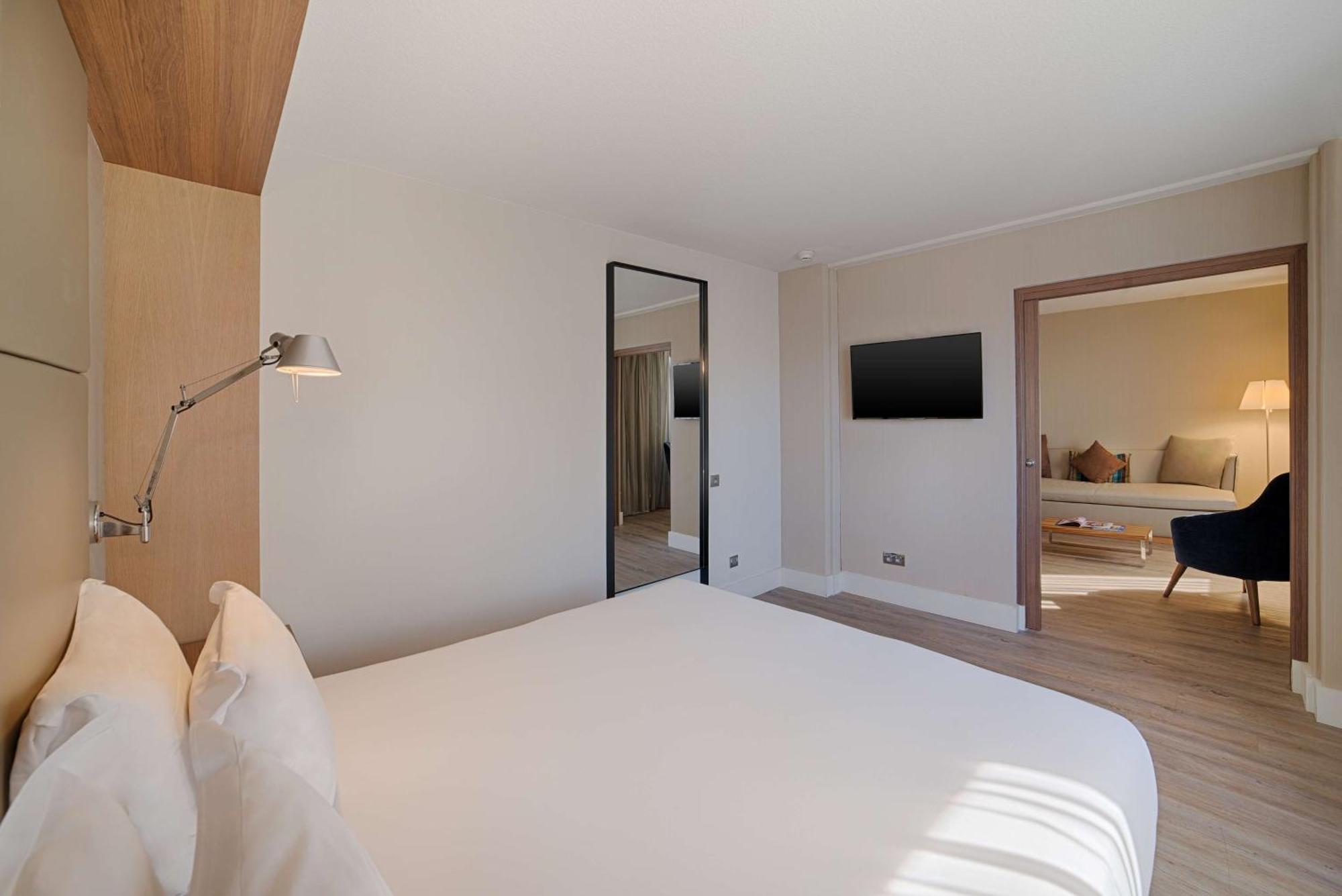 Chambre Suite Familiale (3 Adultes + 1 Enfant)