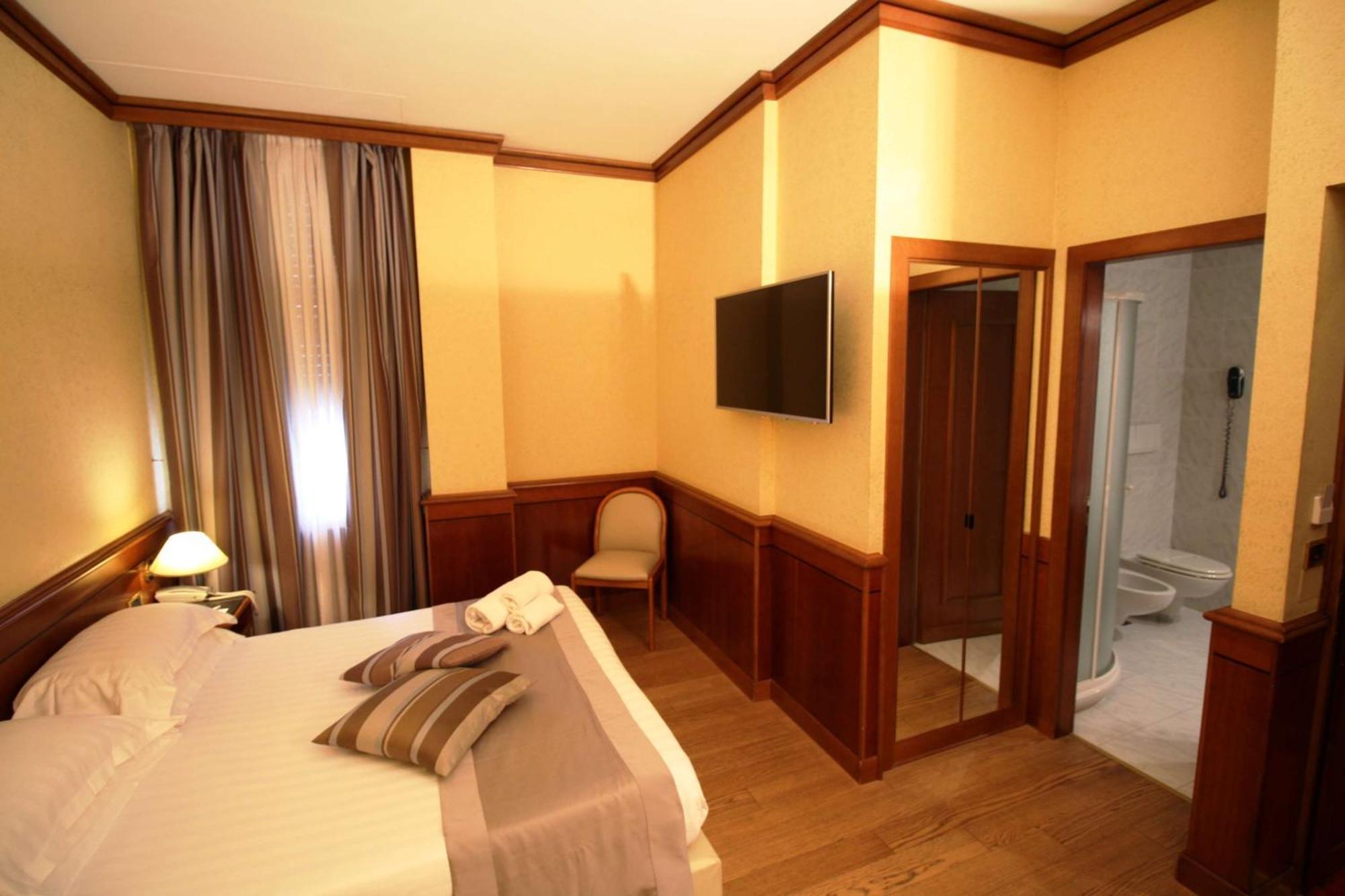 Standard Queen Room