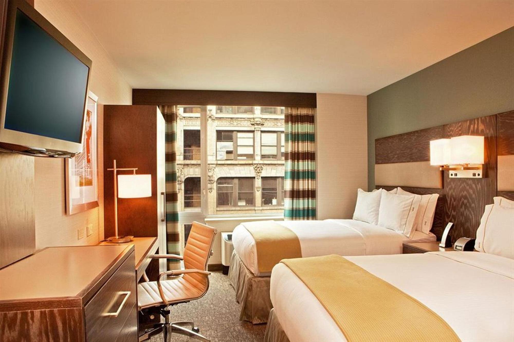 Chambre Double Standard avec 2 Lits Doubles - Vue sur Ville