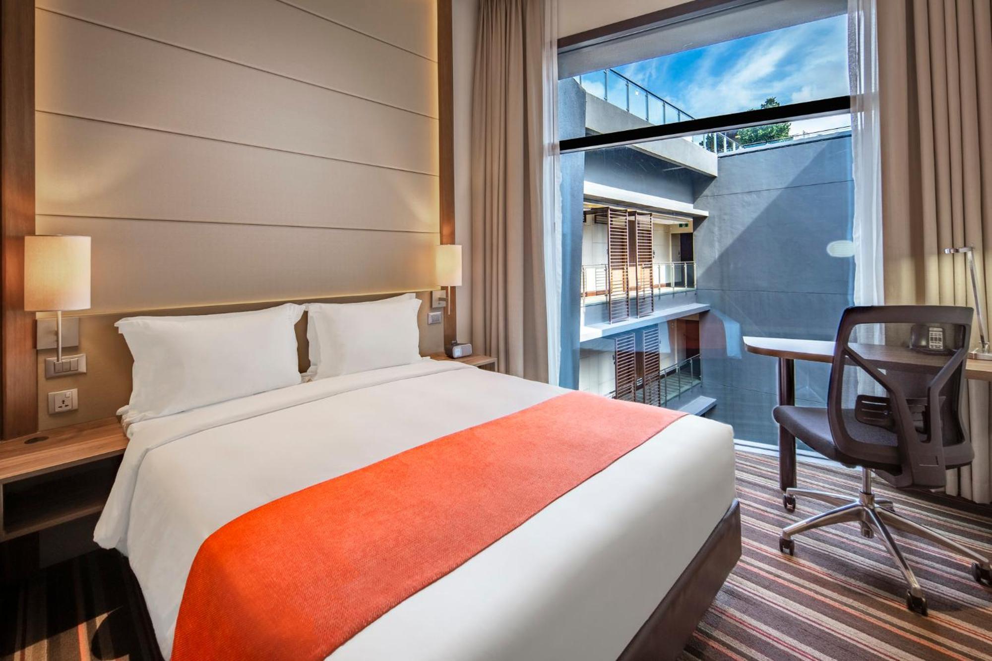 Standard Queen Room Courtyard View