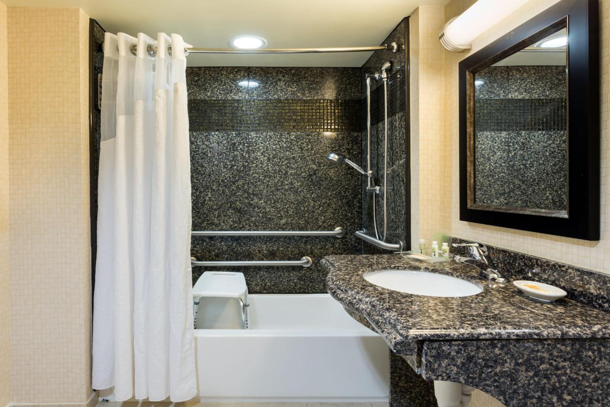 Suite 1 Chambre avec Baignoire - Accessible aux Personnes à Mobilité Réduite