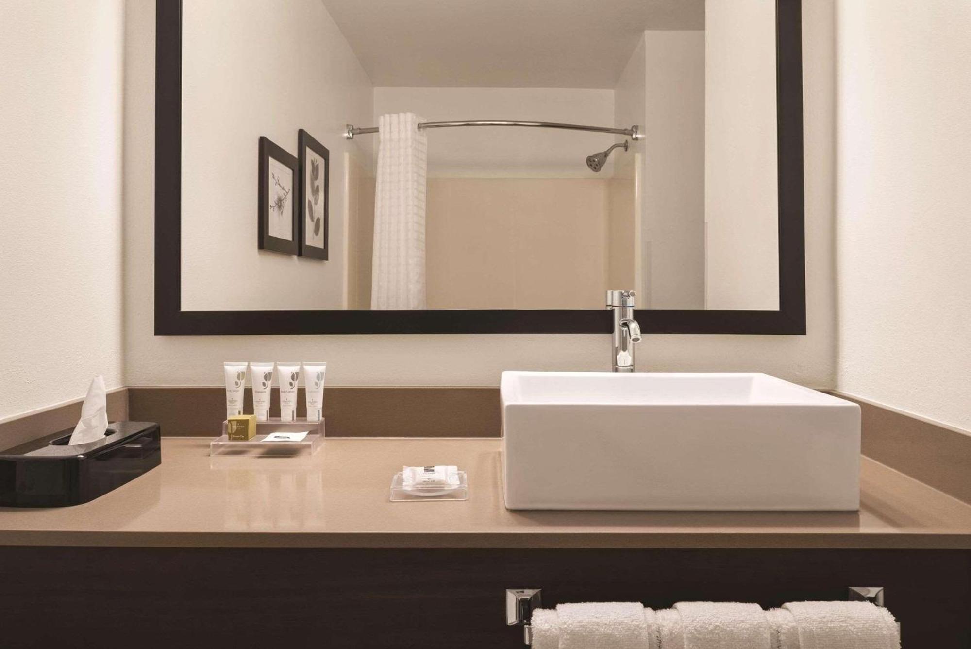 Standard Double or Twin Room Balcony