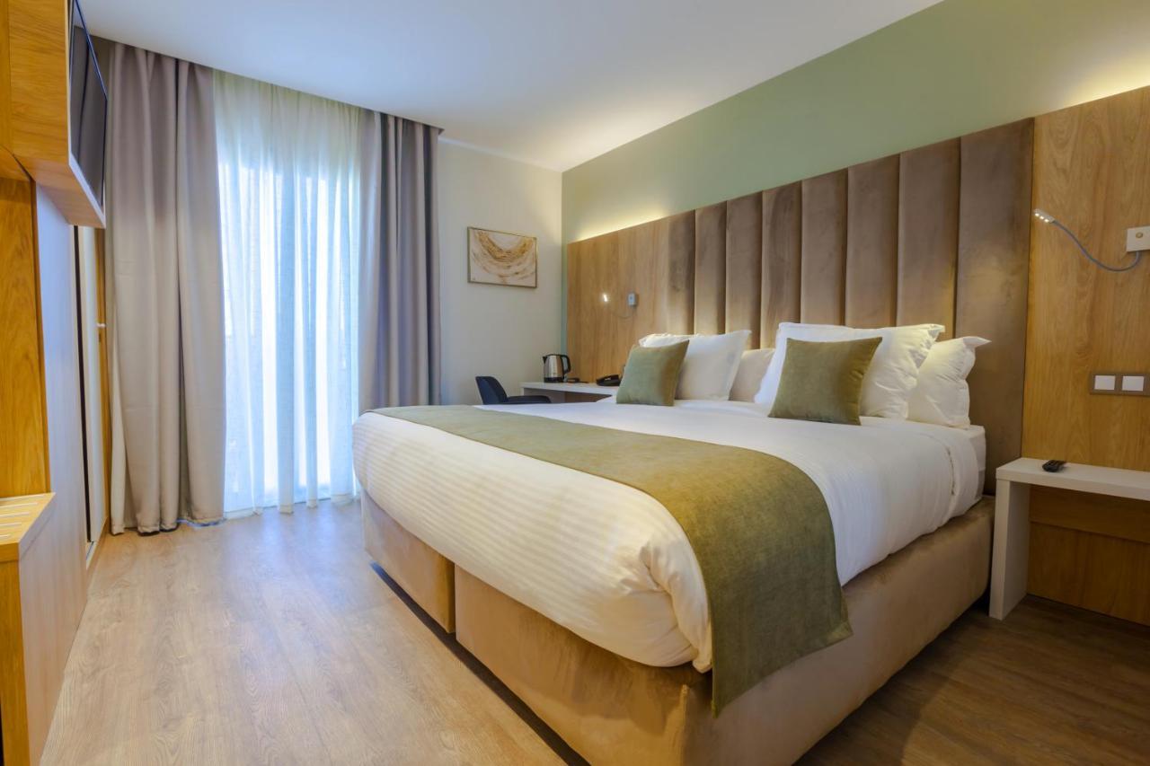 Double Room,1292407972:JPEG