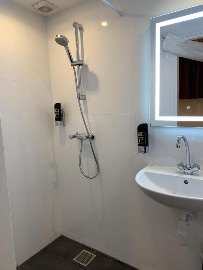 Chambre Lits Jumeaux avec Salle de Bains Privative