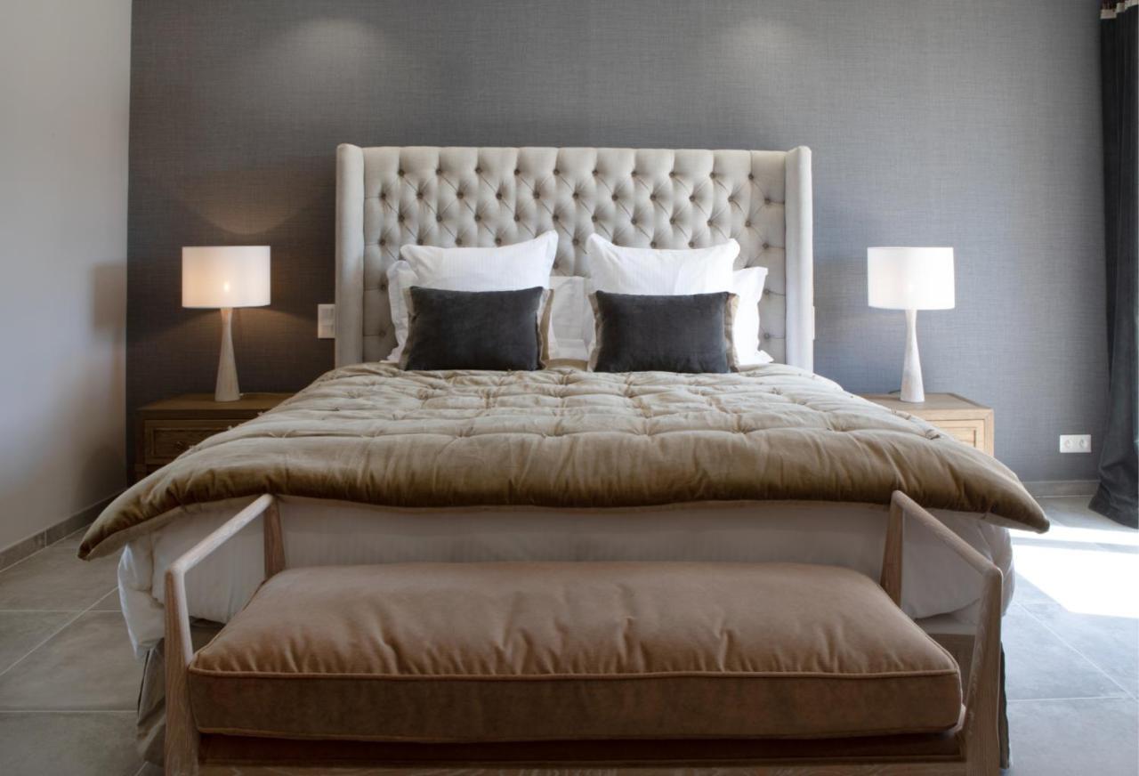 Chambre Lit King-Size - Vue sur Piscine
