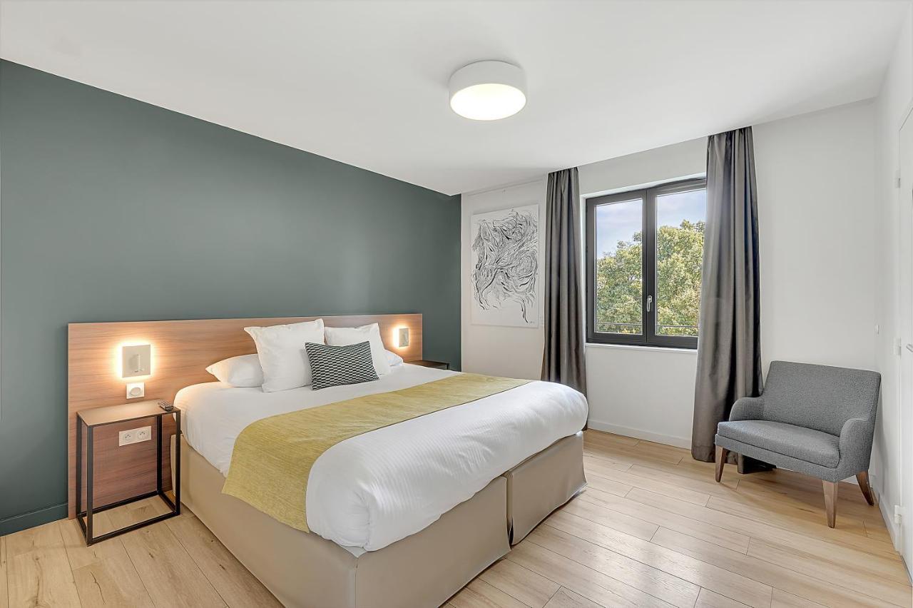 Queen Suite with Sofa Bed,1310127205:JPEG