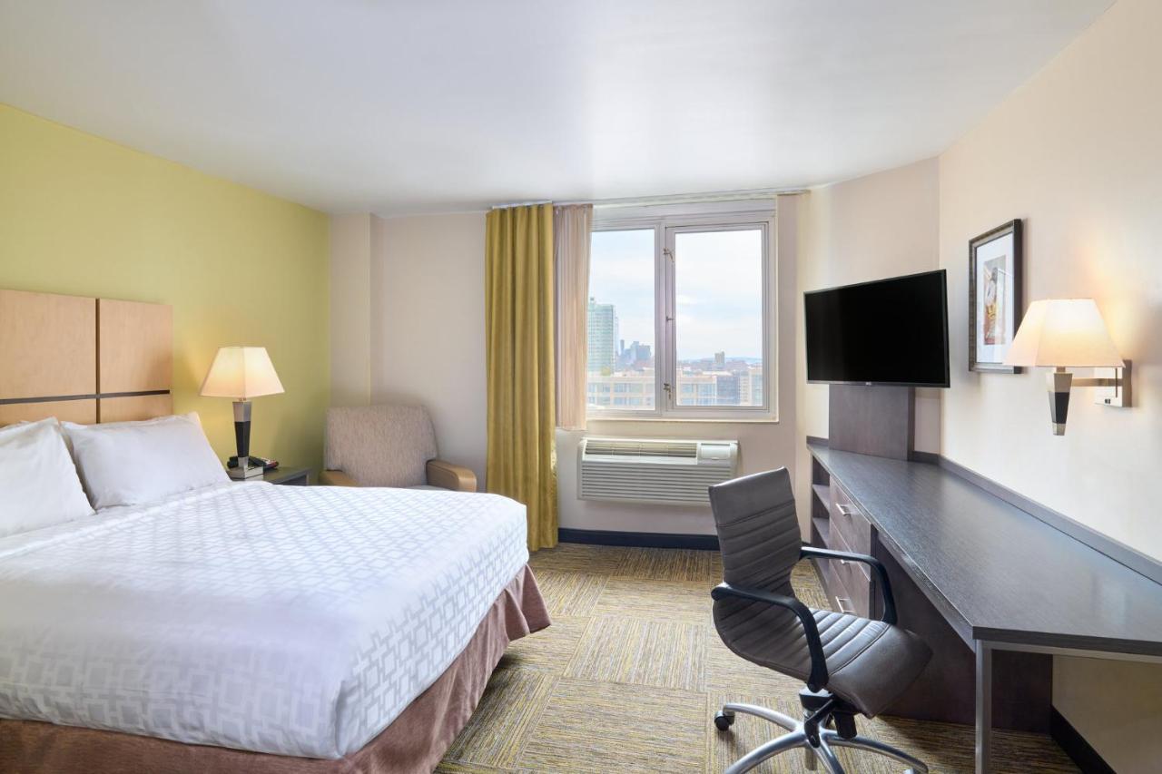 Studio Queen Suite High Floor