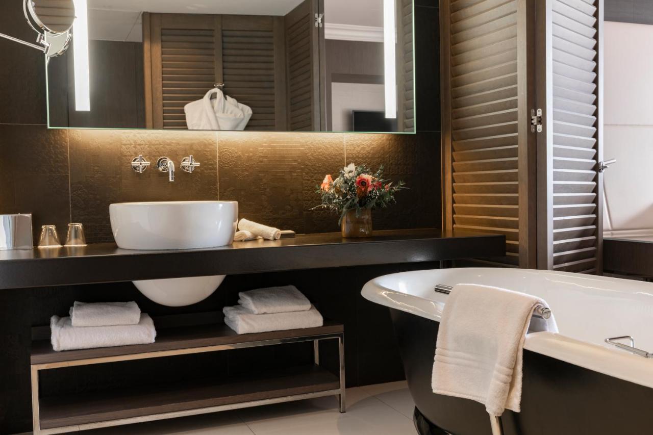 Classic King Room Terrace Harbour View