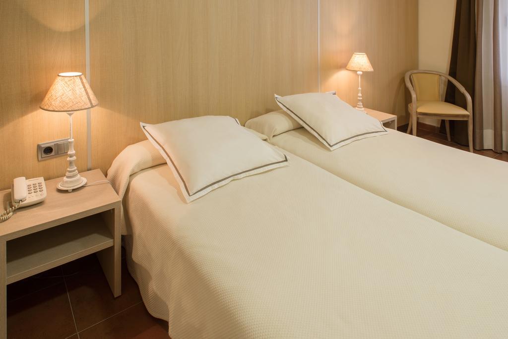 Quadruple Room with Street View,394931094:JPEG