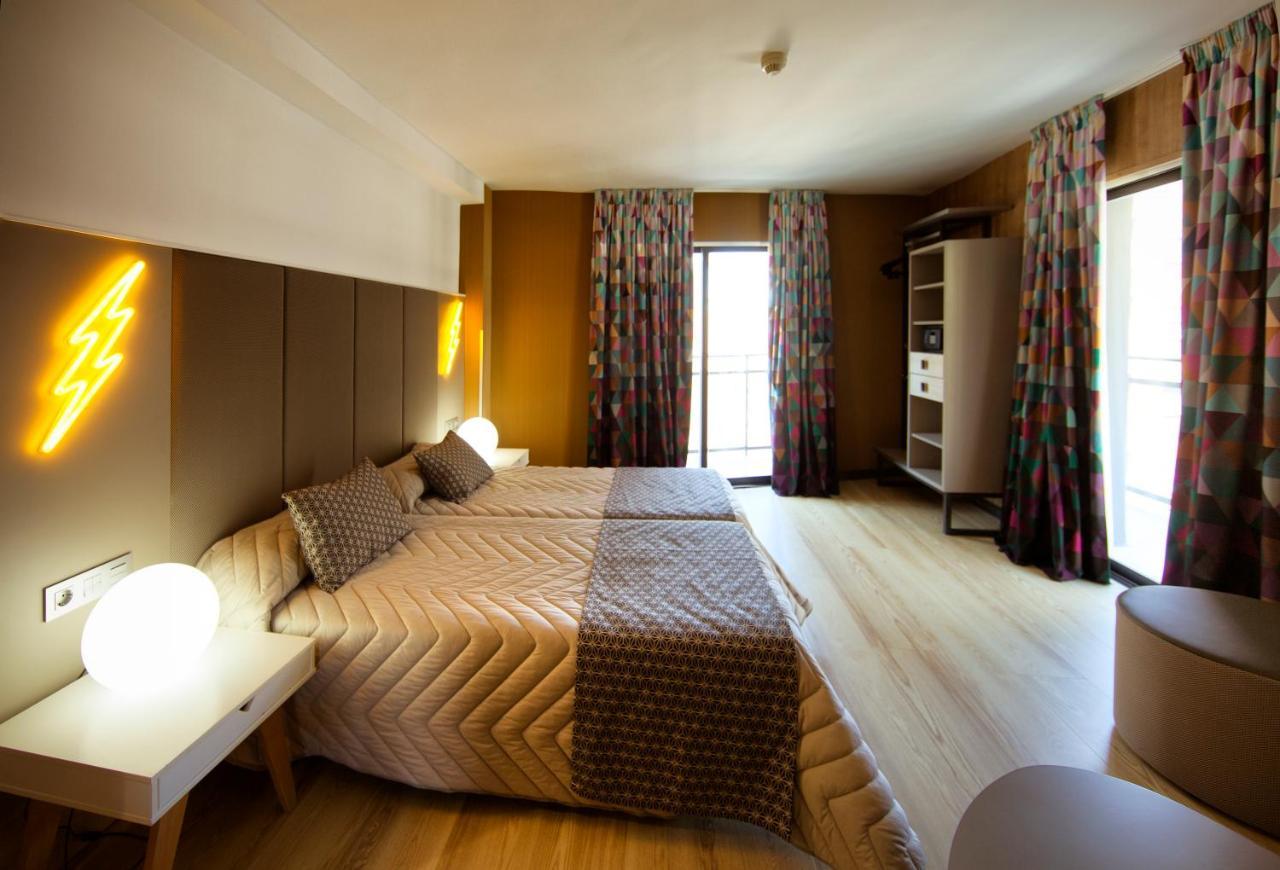 Chambre Double Supérieure (2 Adultes)