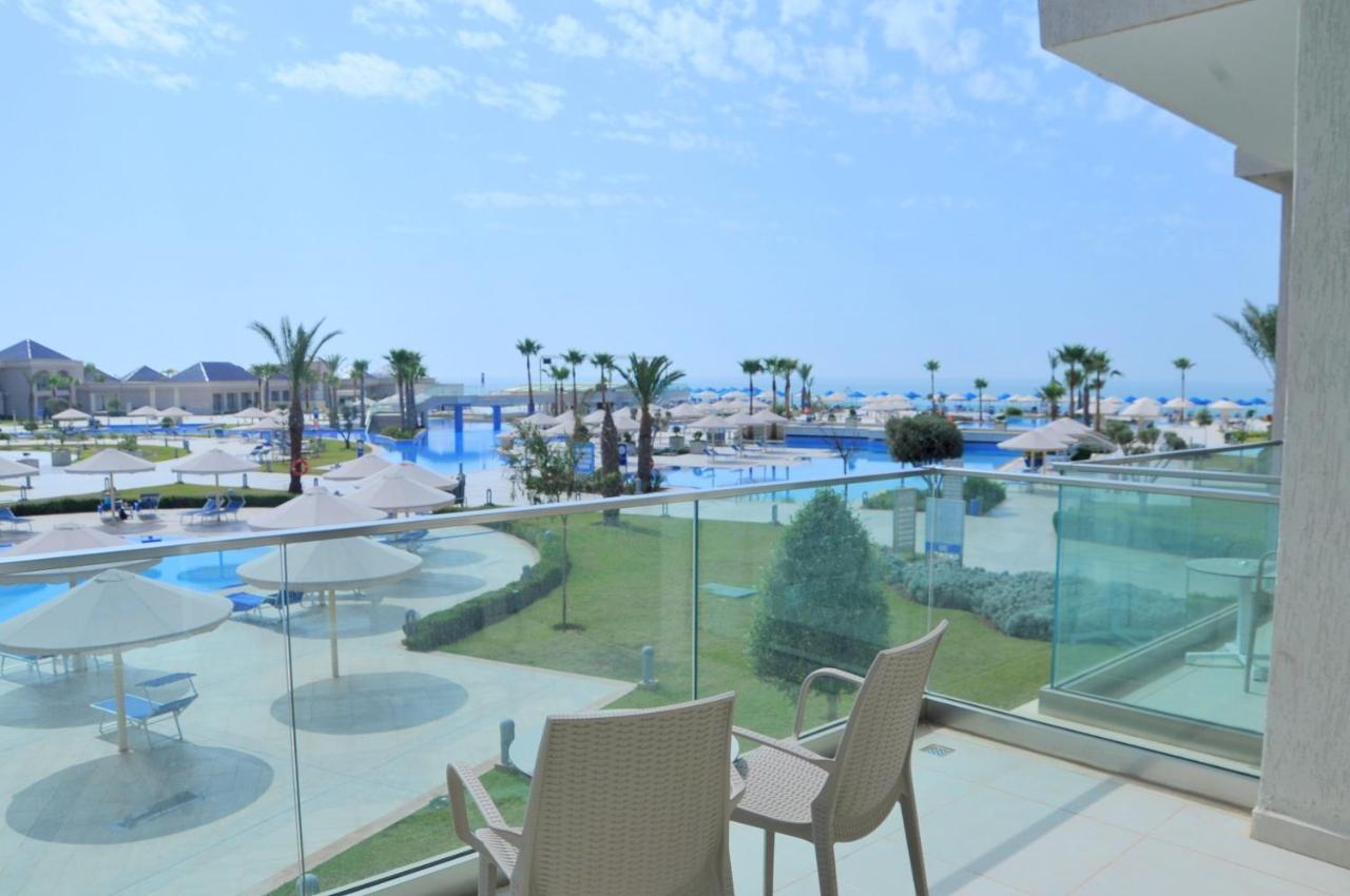 Hébergement Vue Piscine Deluxe OU Côté Mer