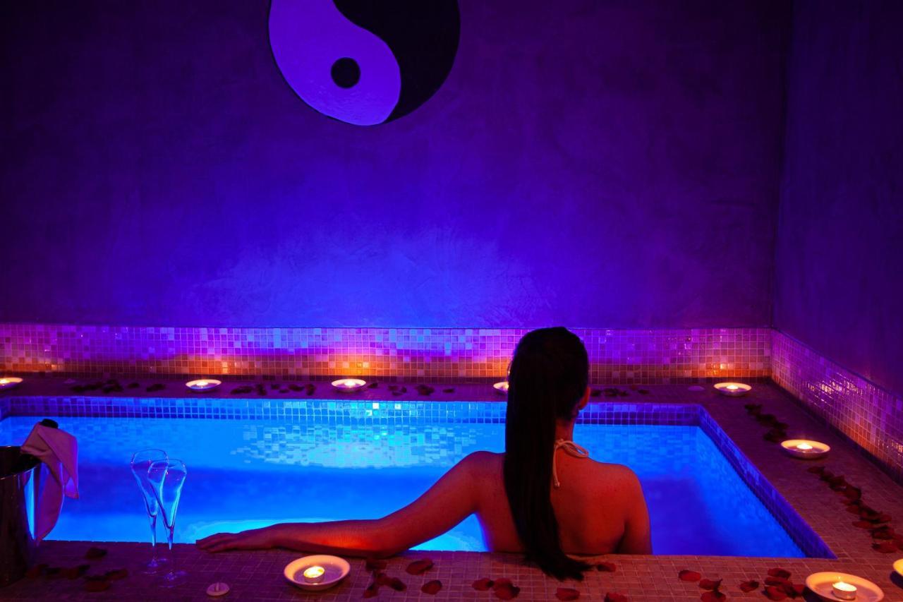 Double Room Private Spa Hamman Jacuzzi at