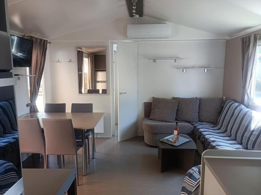 Three-Bedroom House,1401763025:JPEG