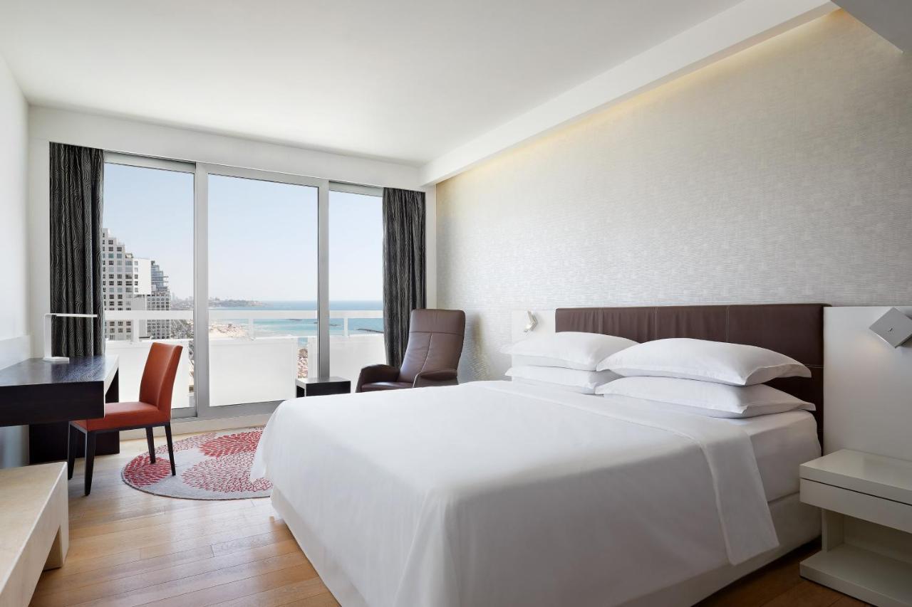 Chambre Lit Queen-Size Premium avec Balcon - Front de Mer - Étage Intermédiaire