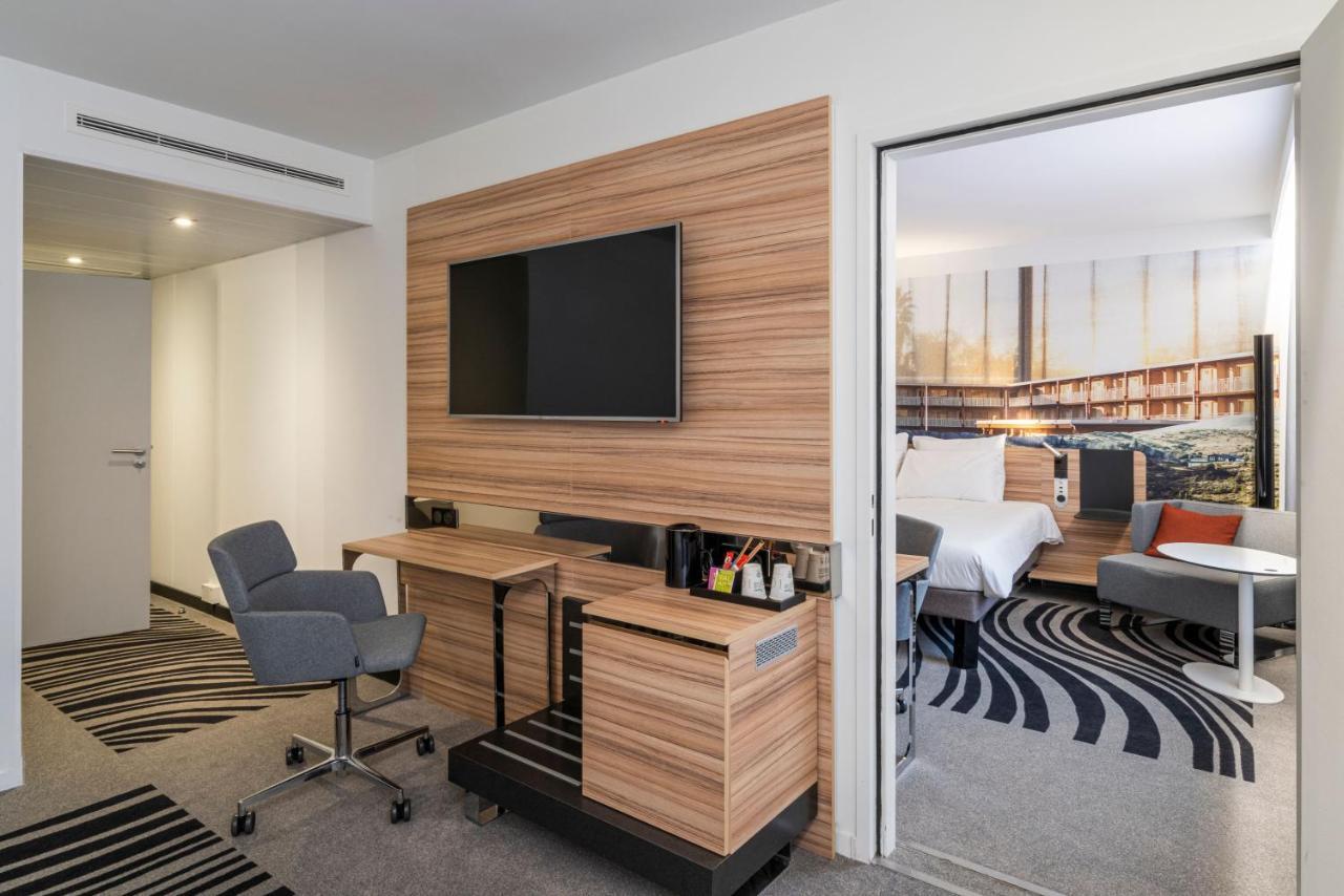 Two Adjacent Rooms,1417335714:JPEG