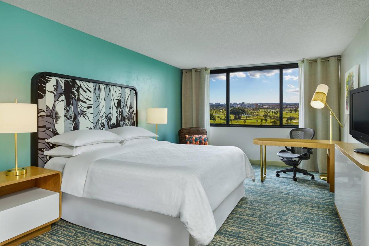 Deluxe, Guest room, 1 King, Golf view,1417540914:JPEG