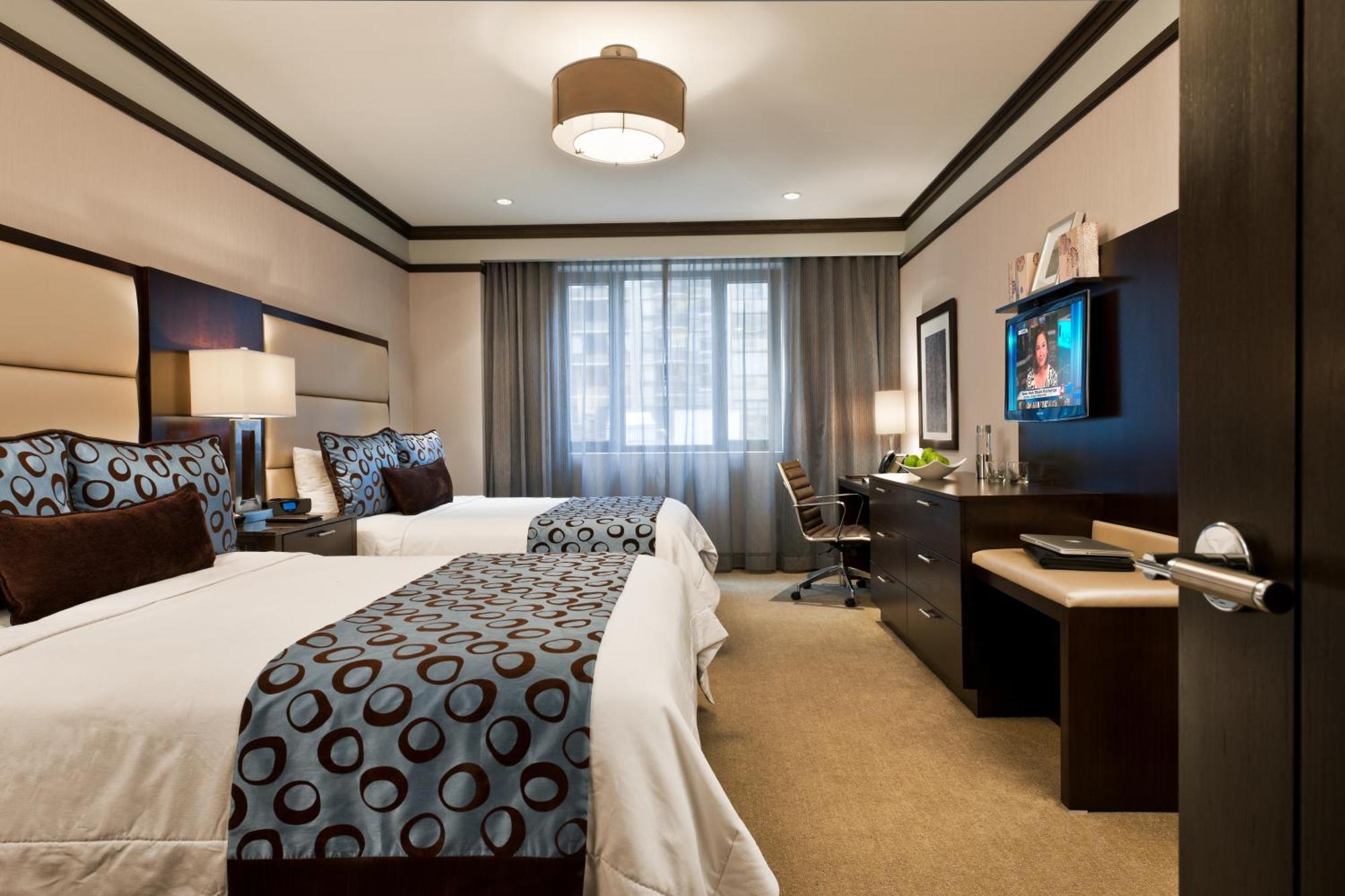 Deluxe Queen Suite