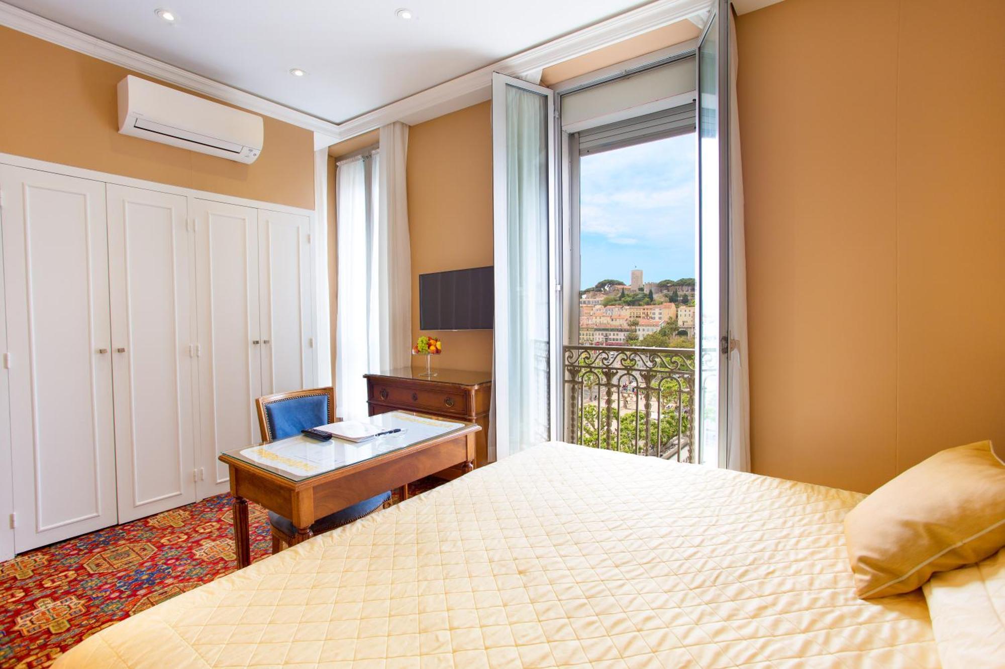 Family Suite Adjacent rooms sea city view