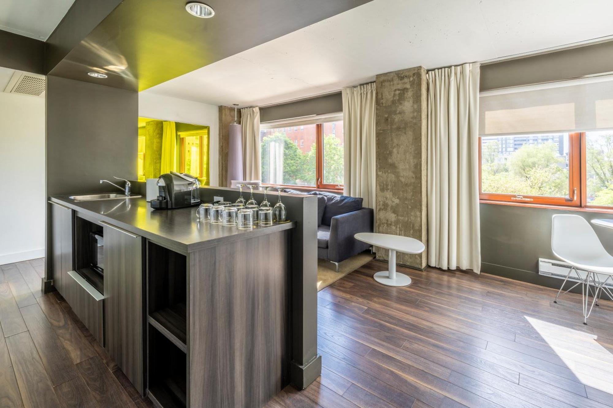 Two-Bedroom Queen Suite