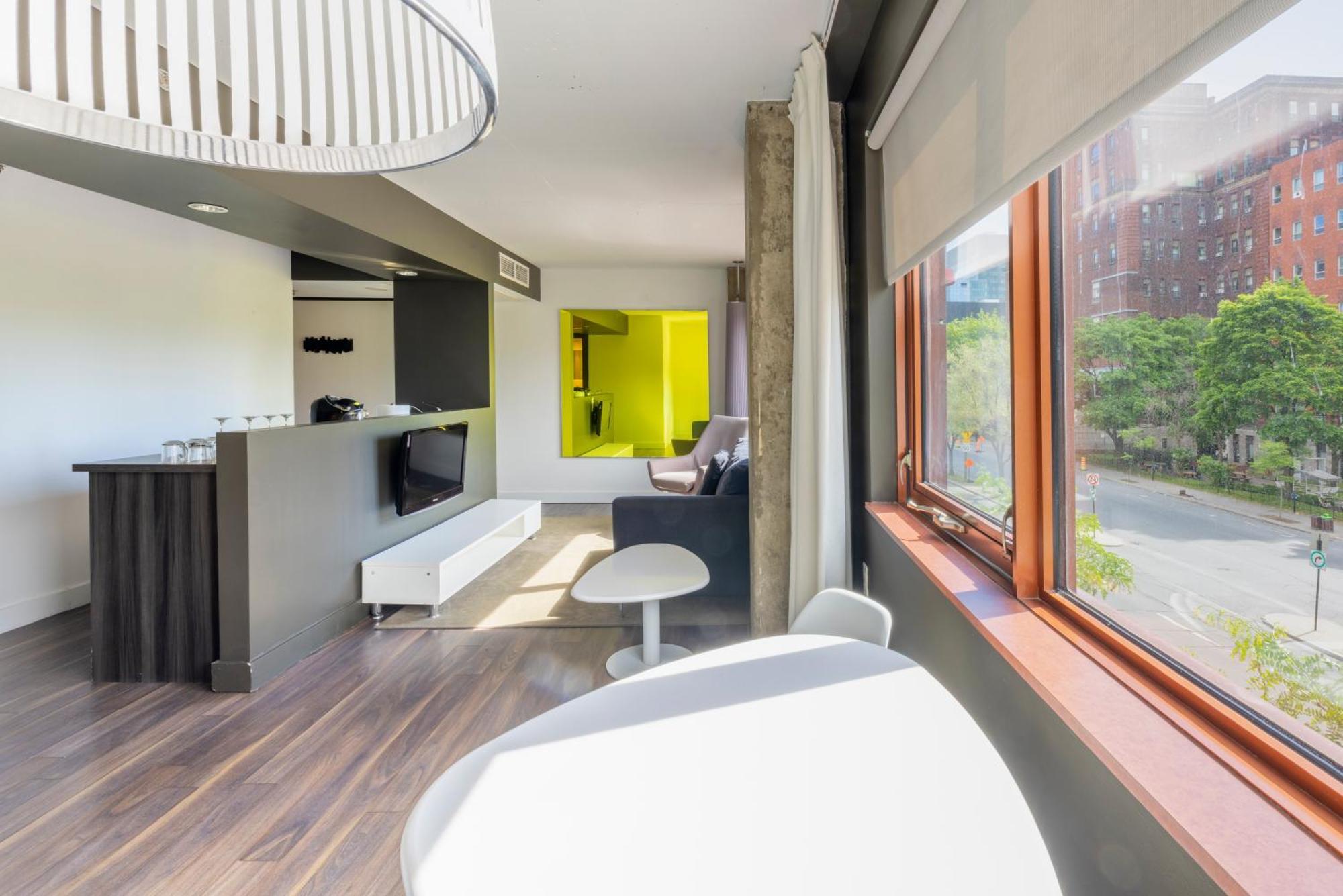 Two-Bedroom Queen Suite