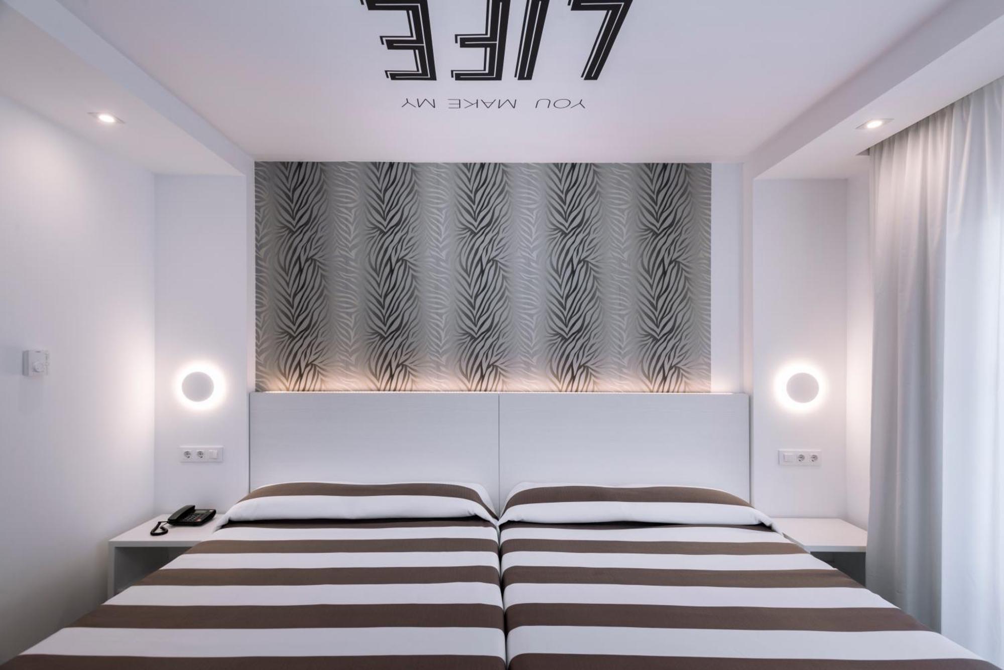 Chambre Double - Vue sur Piscine