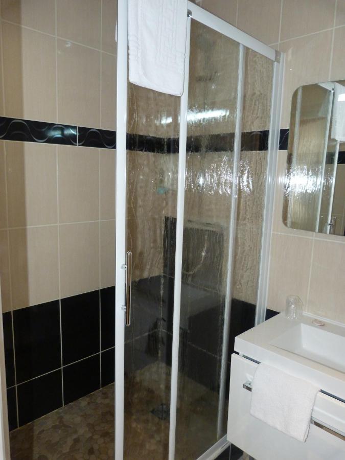 Double or Twin Room Shower