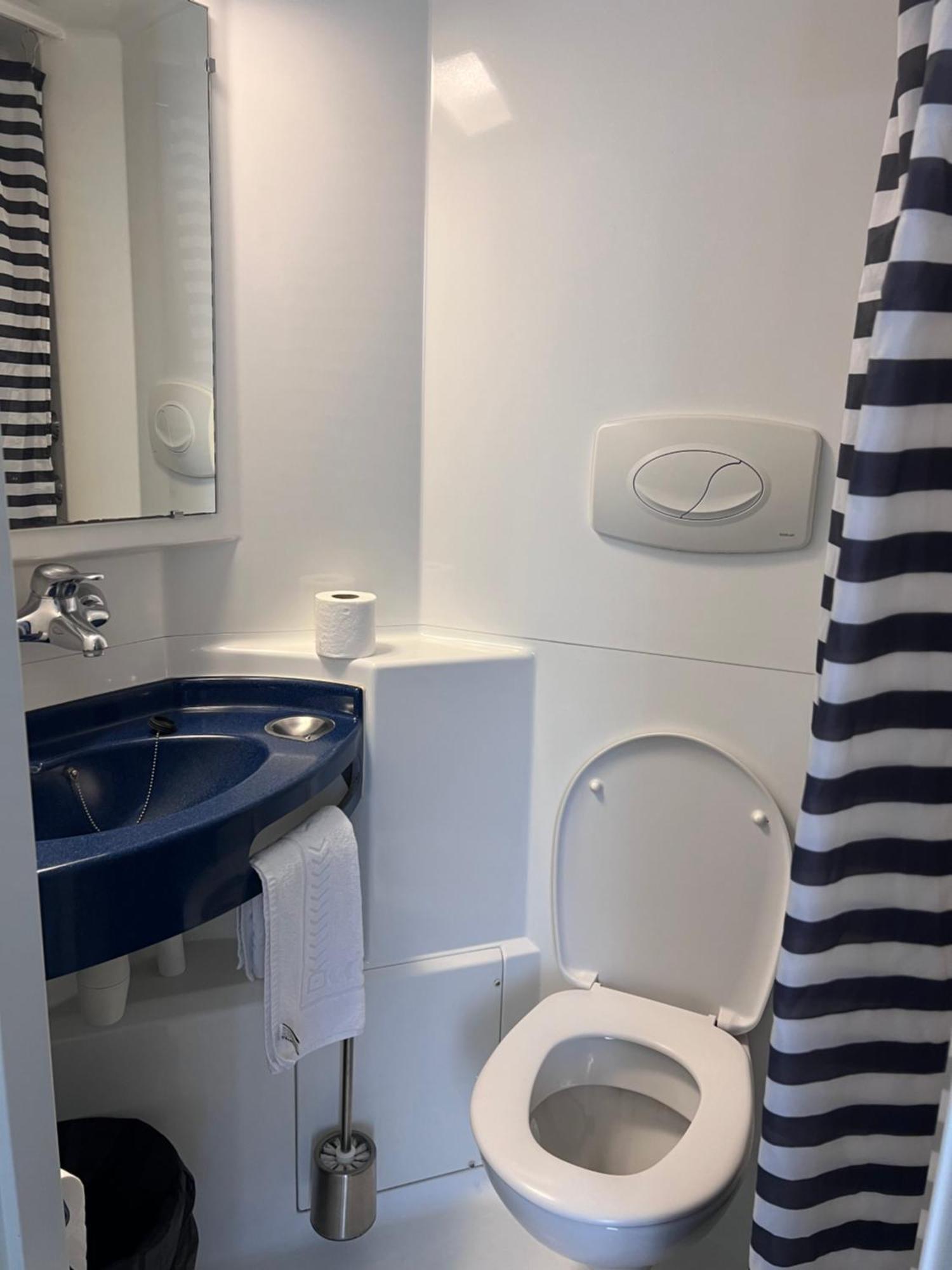 Double Room (1 Adult + 1 Child),1498919245:JPEG