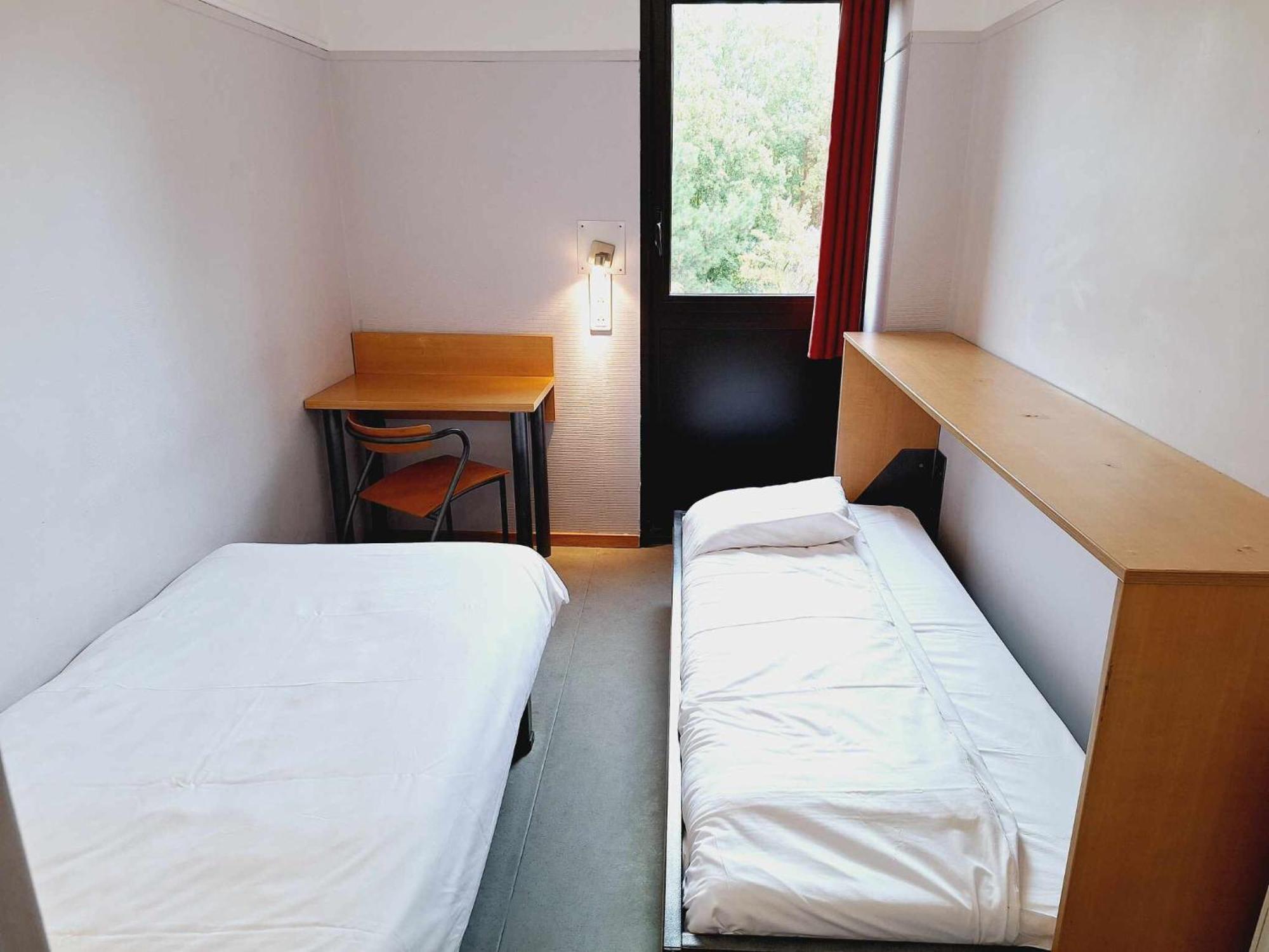 Chambre Lits Jumeaux avec Toilettes Communes