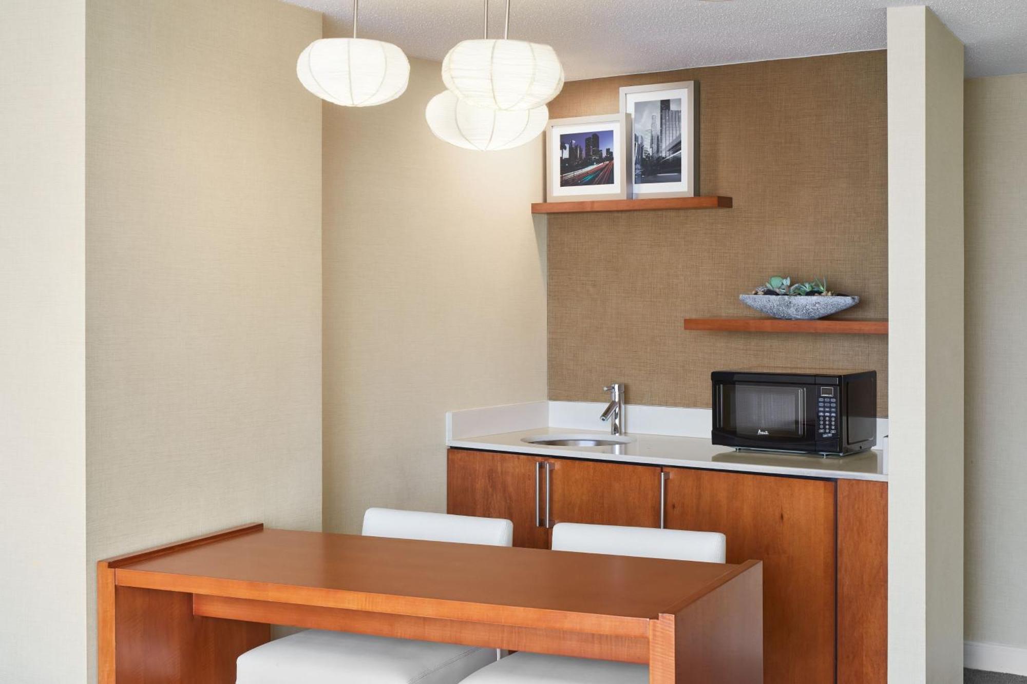 Redondo Suite, 1 Bedroom Suite, 1 King, Sofa bed, City view,1499762833:JPEG