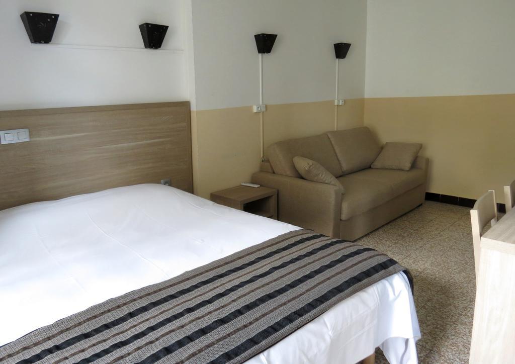 Standard Double or Twin Room,798822180:JPEG