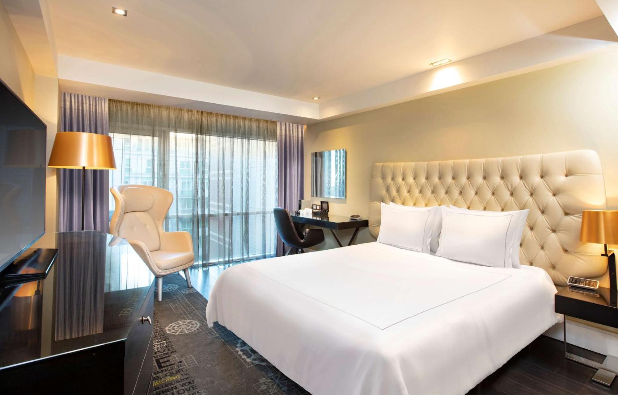 Deluxe King Room Sofa Bed
