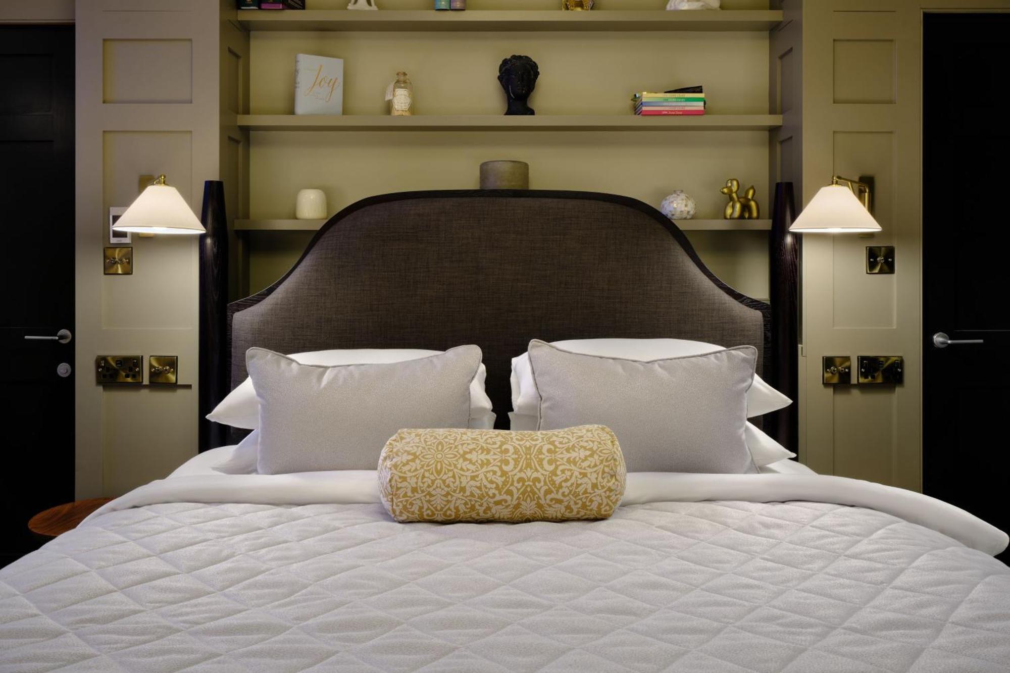Cinematography Guest room 1 King