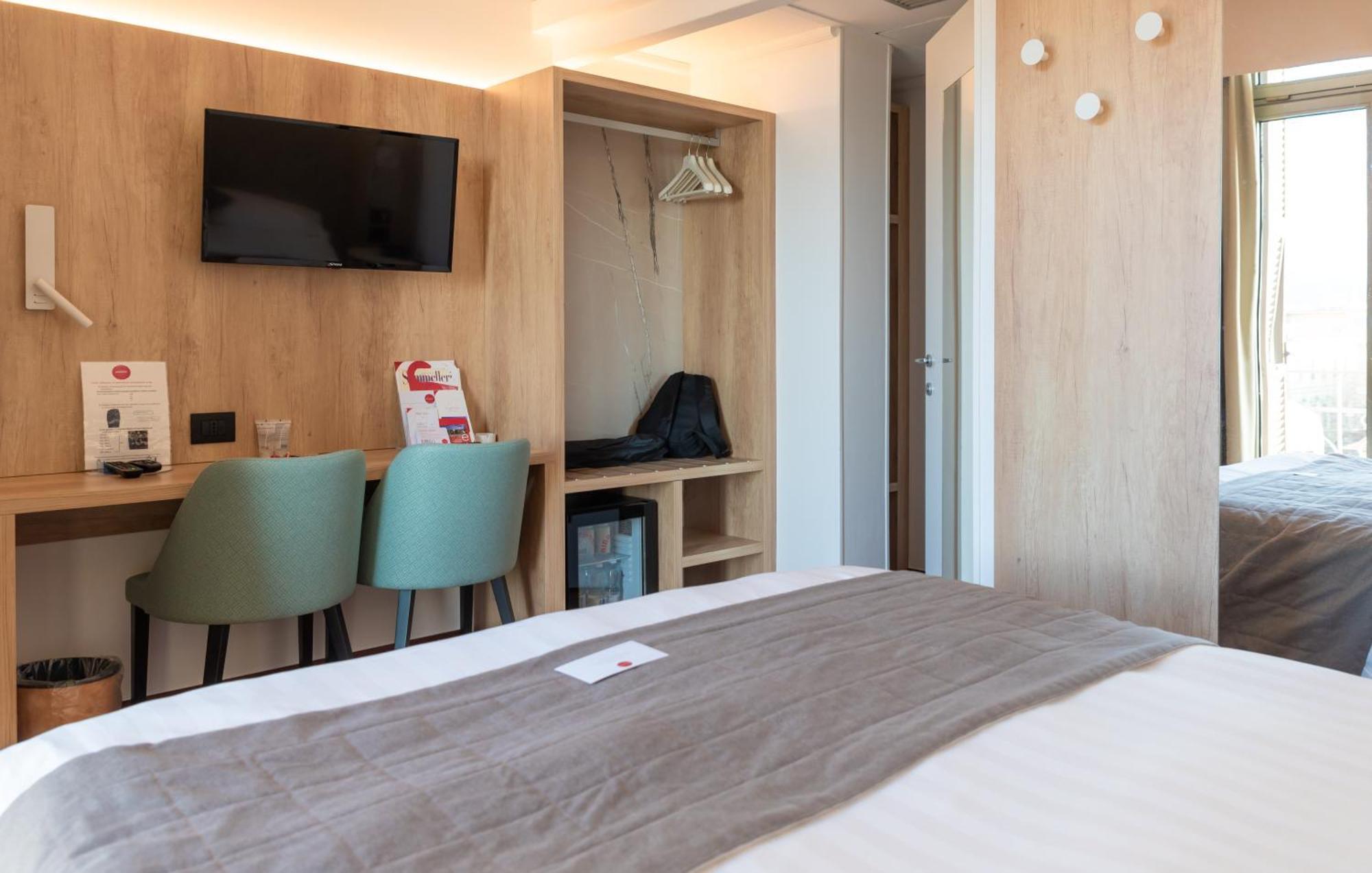 Double or Twin Room Side Sea View