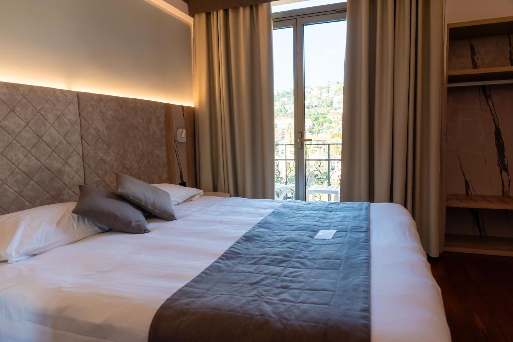 Double or Twin Room Hill View