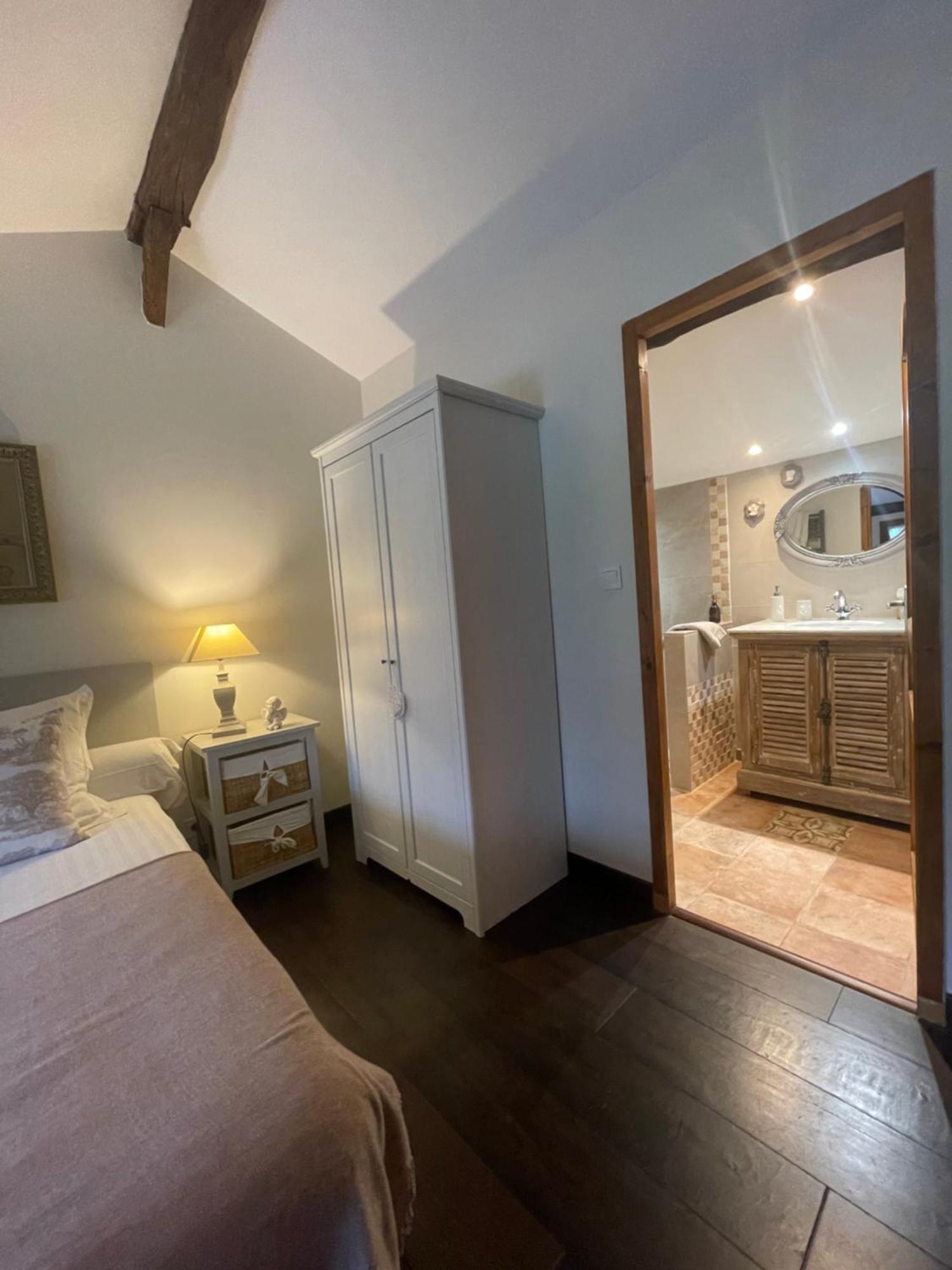 Chambre Double - Vue sur Piscine