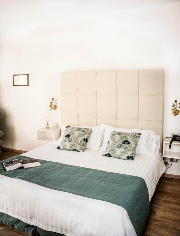 Deluxe Double or Twin Room with partial Lake View,152638207:JPEG