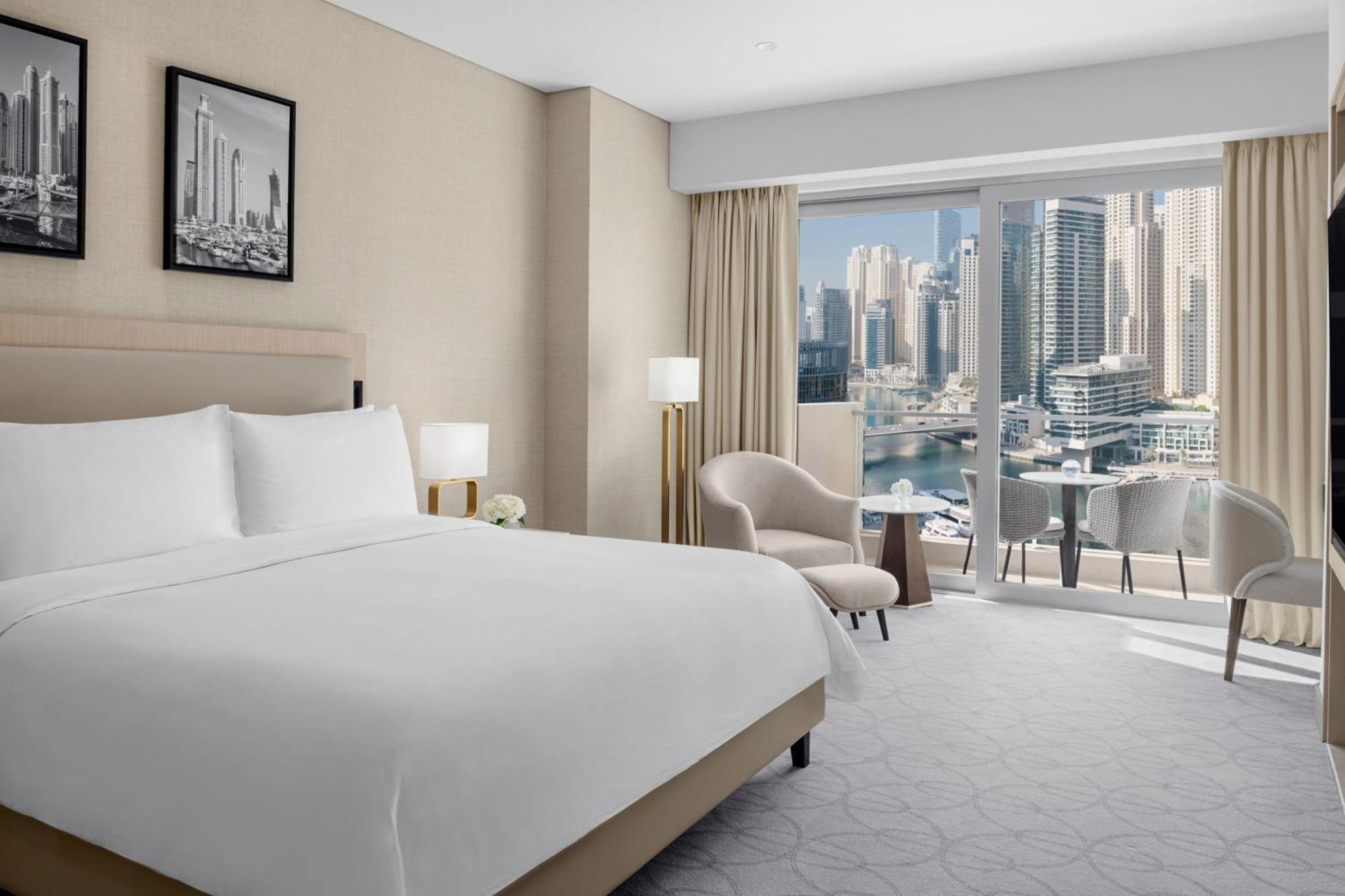 Chambre Exécutive avec Lit King-Size, Accès au Salon Club avec Petit-Déjeuner, Déjeuner et Dîner, Accès Direct au Centre Commercial Dubai Marina Mall et à la Promenade Dubai Marina Walk - Vue sur Marina