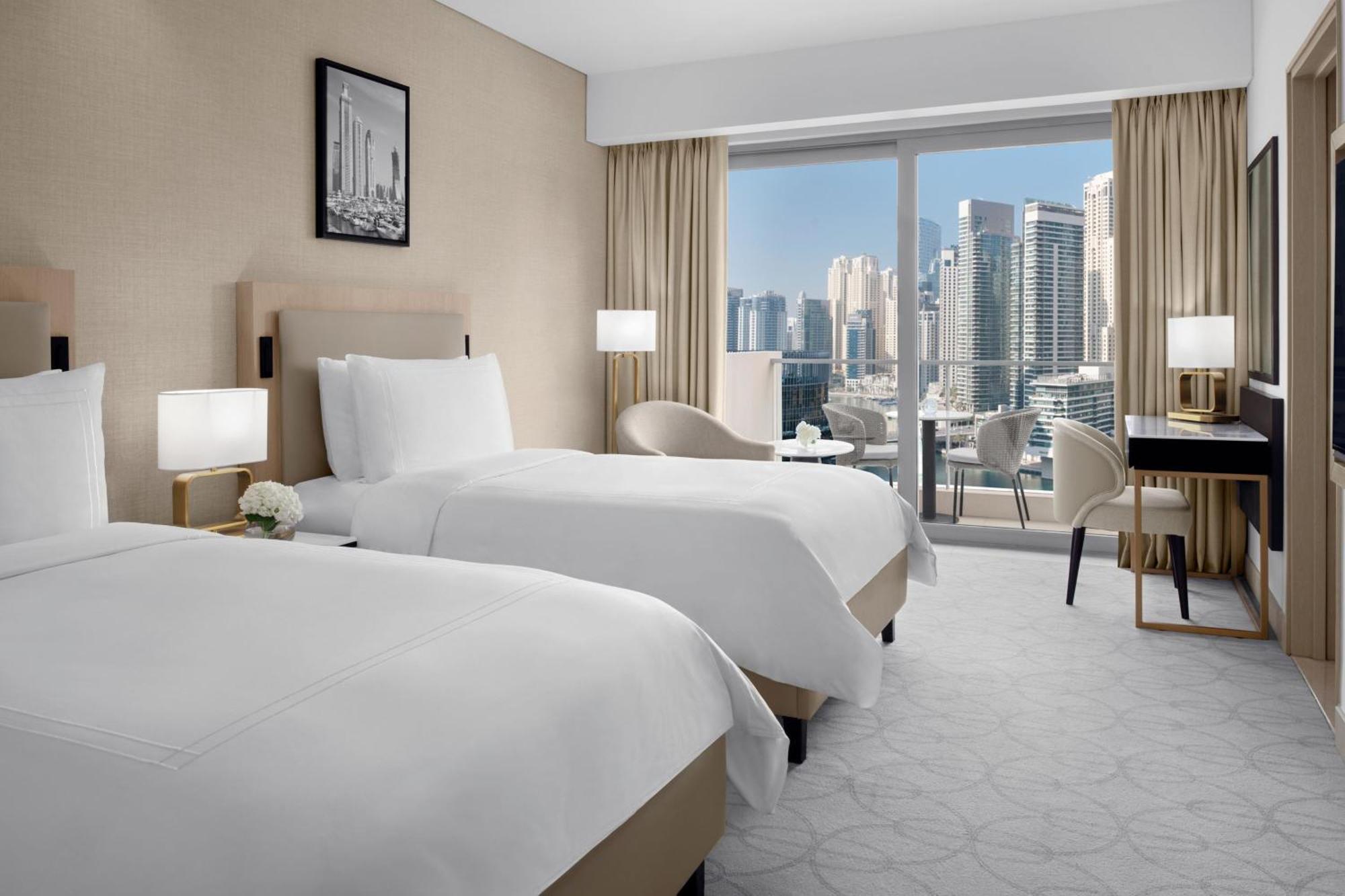 Chambre Exécutive avec Lits Jumeaux, Accès au Salon Club avec Petit-Déjeuner, Déjeuner et Dîner, Accès Direct au Centre Commercial Dubai Marina Mall et à la Promenade Dubai Marina Walk - Vue sur Marina