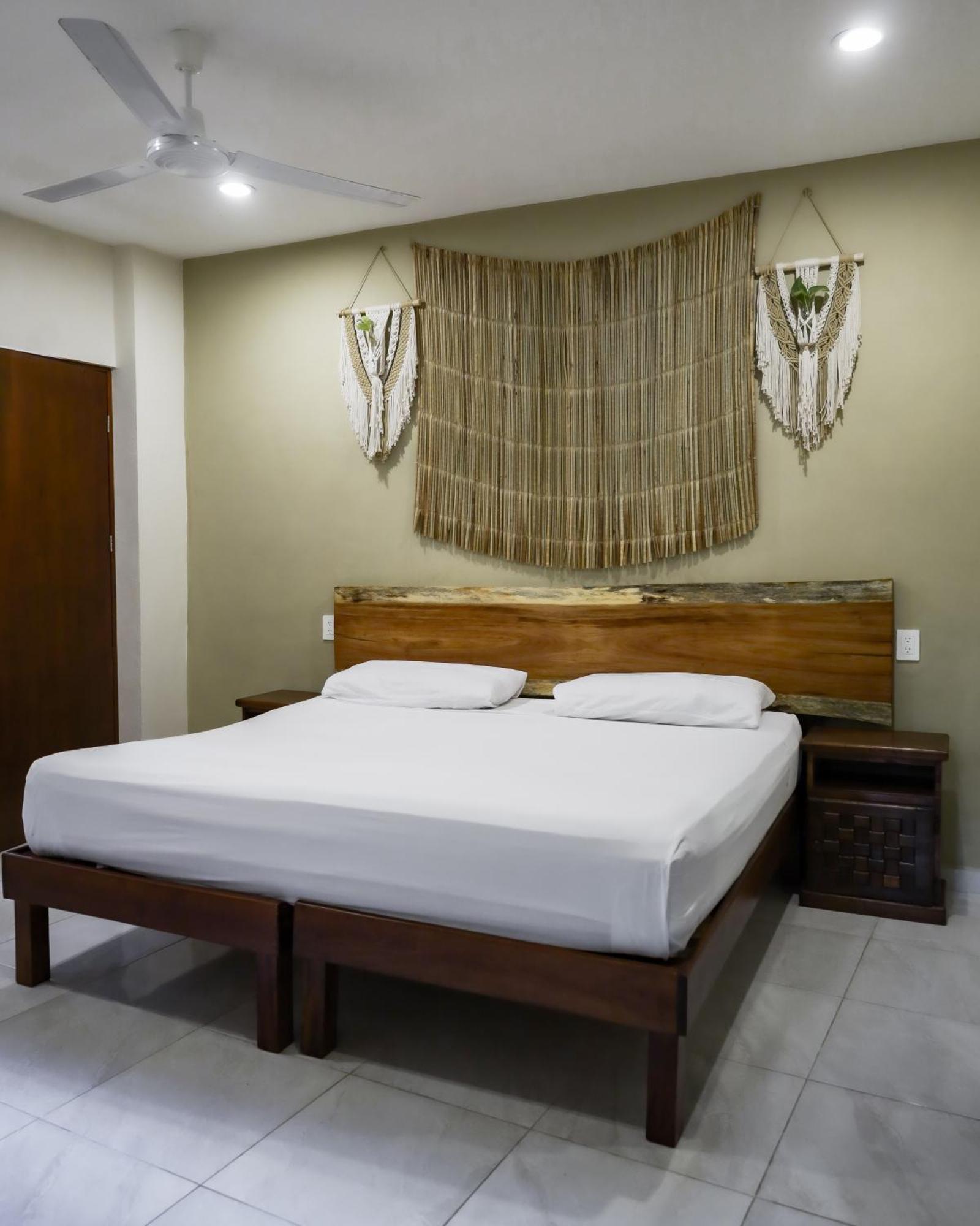 King Room,1534059745:JPEG