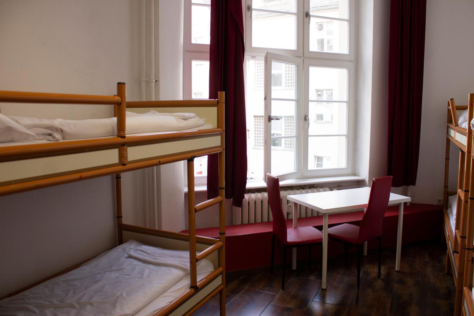 Single Bed Mixed Dormitory Room,1537127578:JPEG