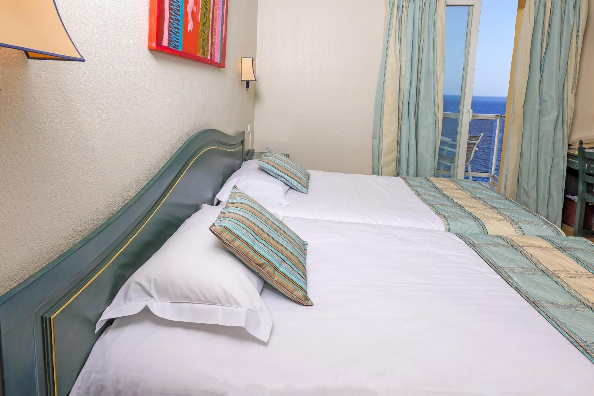 Chambre Double Standard - Vue Partielle sur Mer
