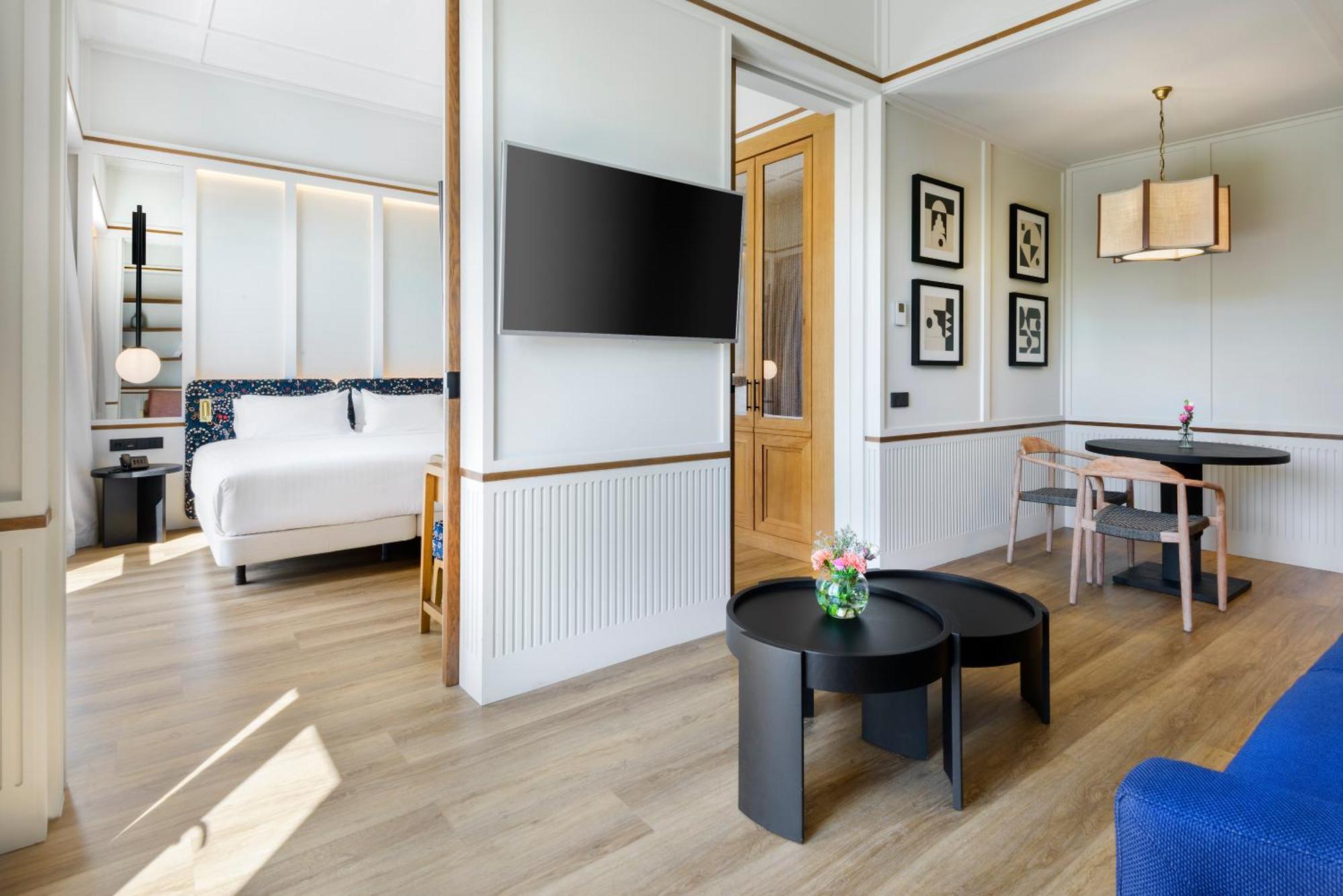 Suite with Private Garden,1538478478:JPEG