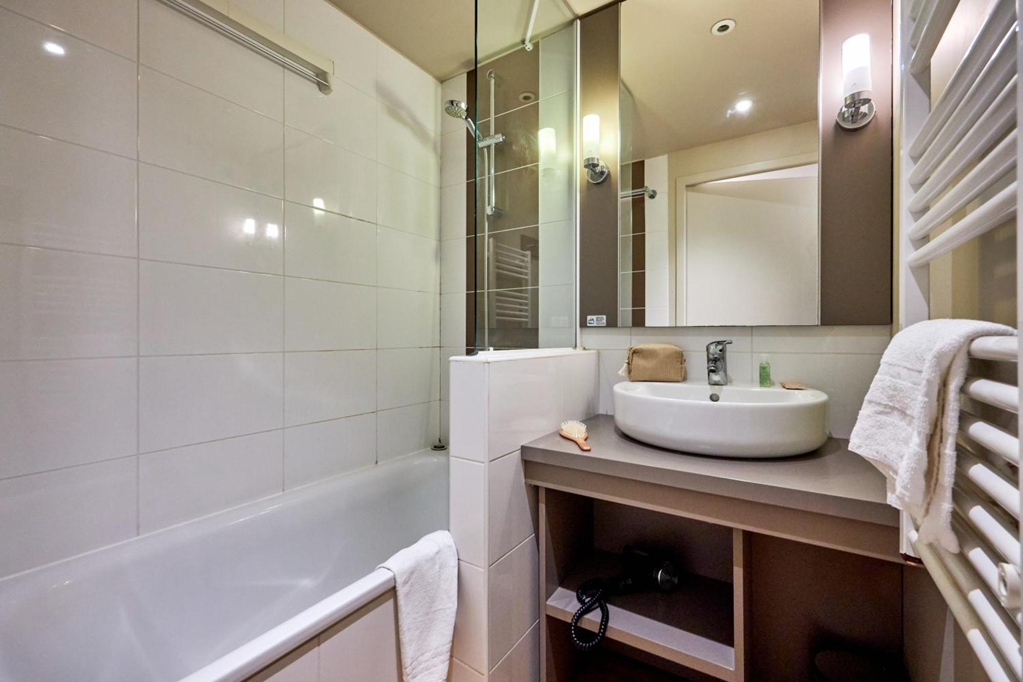 Two-Bedroom Apartment with Terrace or Balcony (6 People),1540654060:JPEG