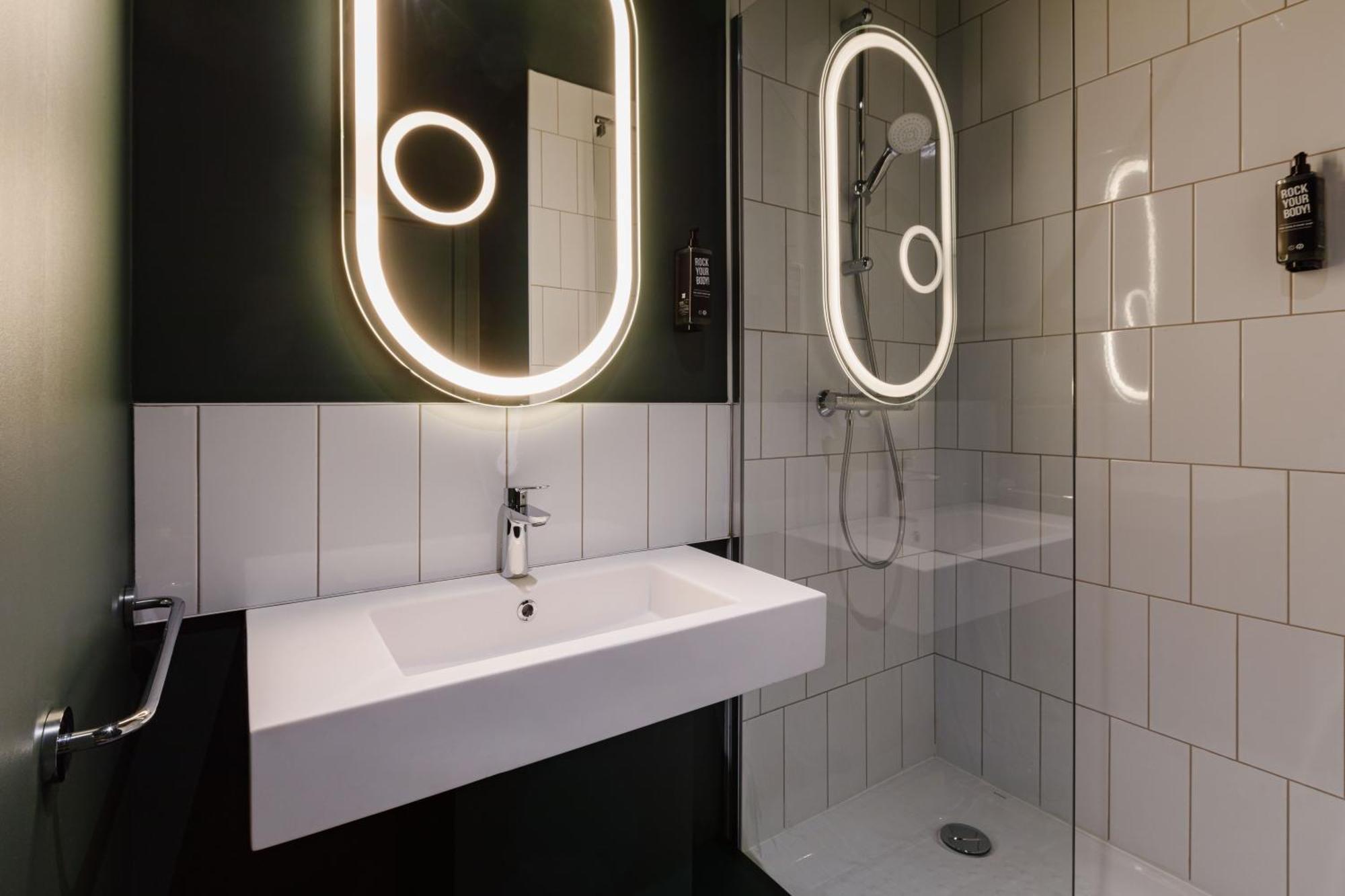 Standard Twin Room,1543063165:JPEG