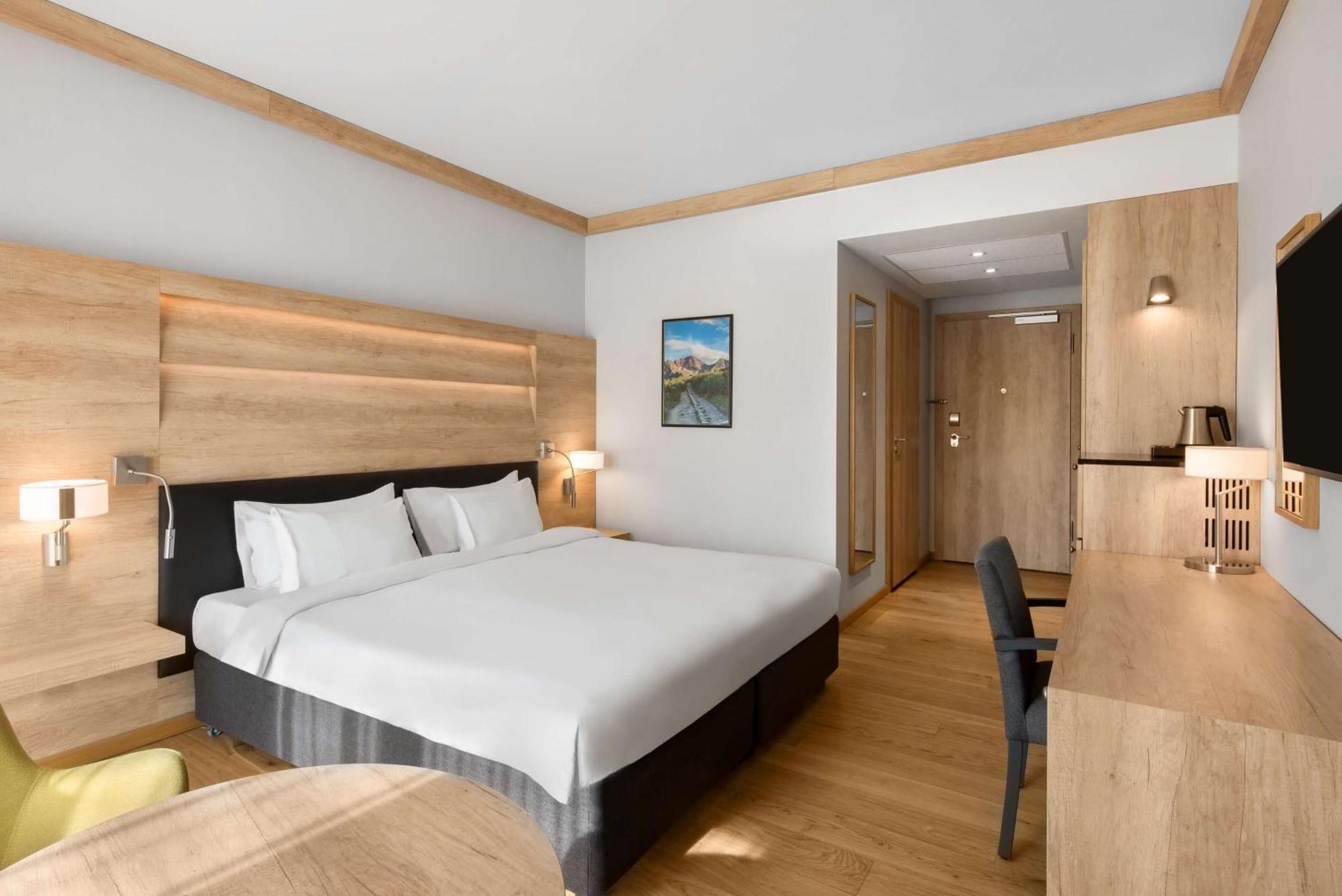 Superior Room,1545060595:JPEG