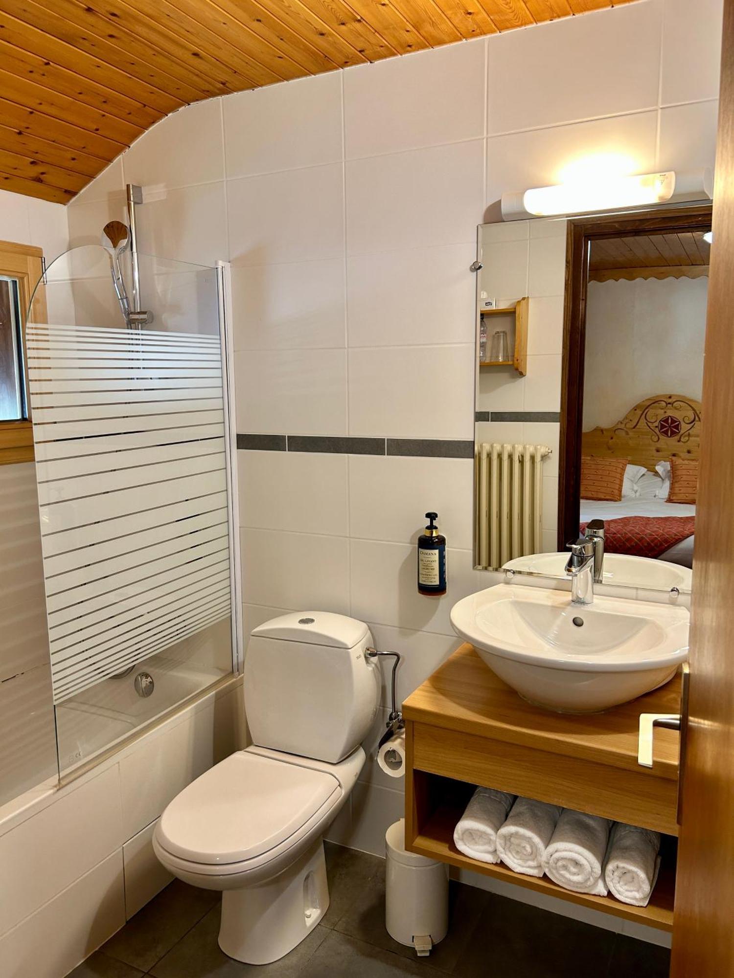 Double Room,1545830446:JPEG
