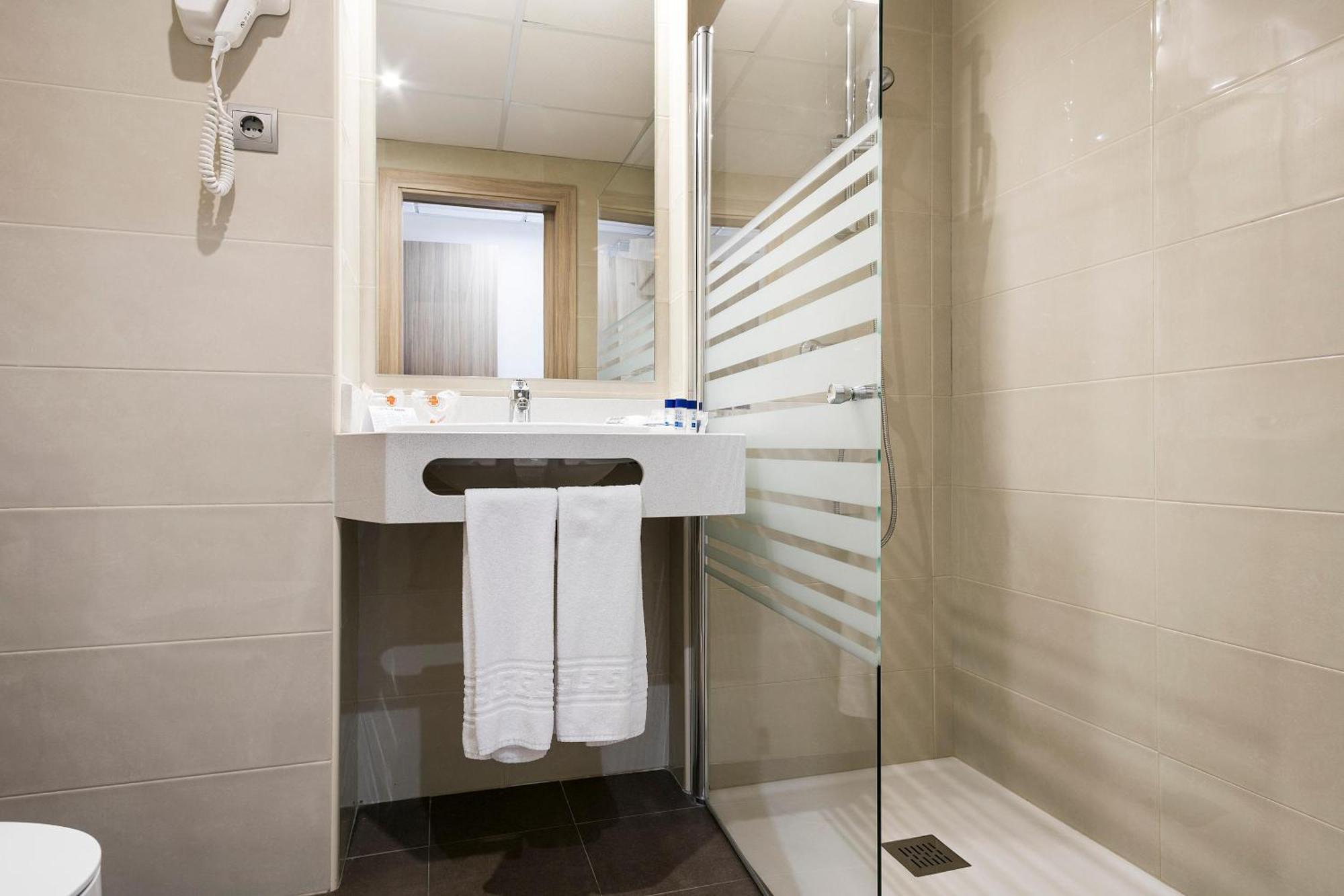 Chambre Double - Vue sur Piscine