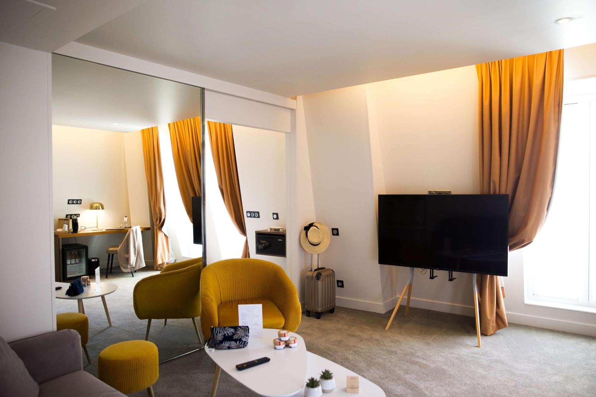King Suite with Living Room Area,1549675069:JPEG