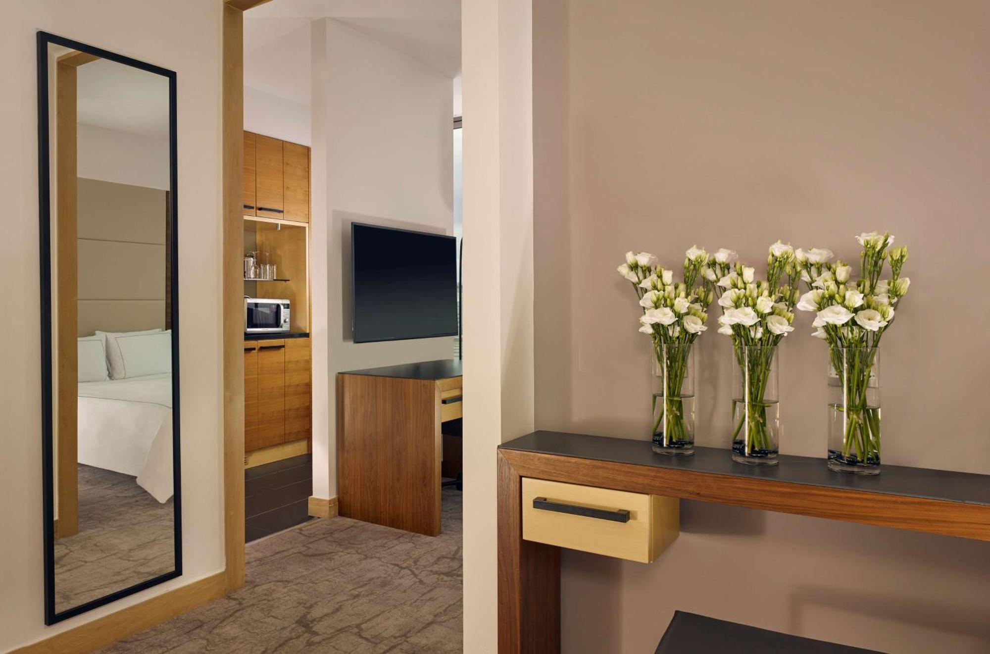 Executive Studio-City View Family